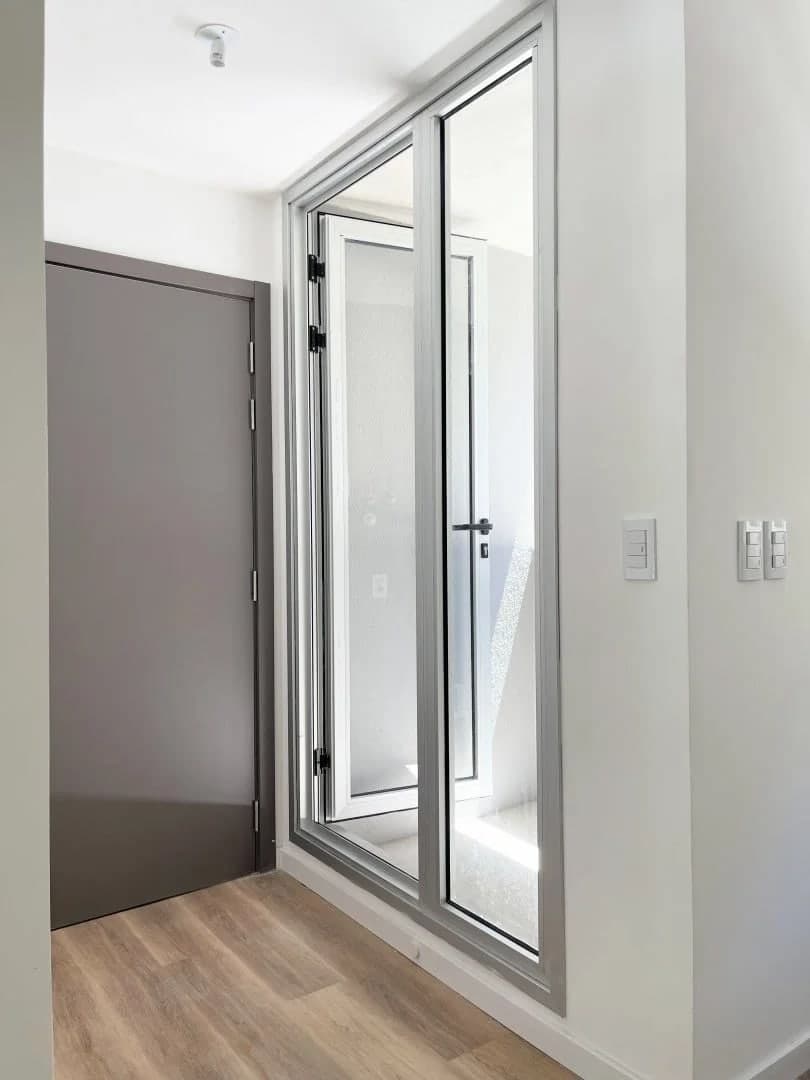 Venta apartamento de 2 dormitorios con balcón al frente en Cordón - Cochera incluida - Vista 8