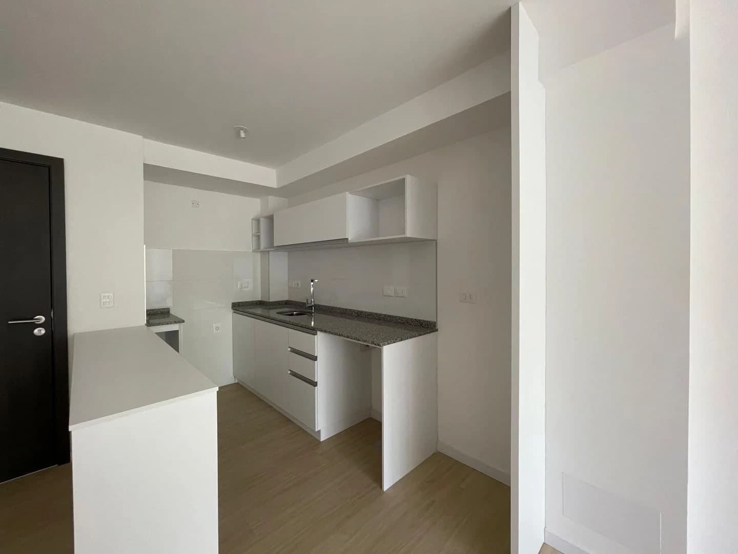 Apartamento de 1 dormitorio con Balcón al Frente con renta - Orientación NORTE en el Centro de Montevideo - Vista 4