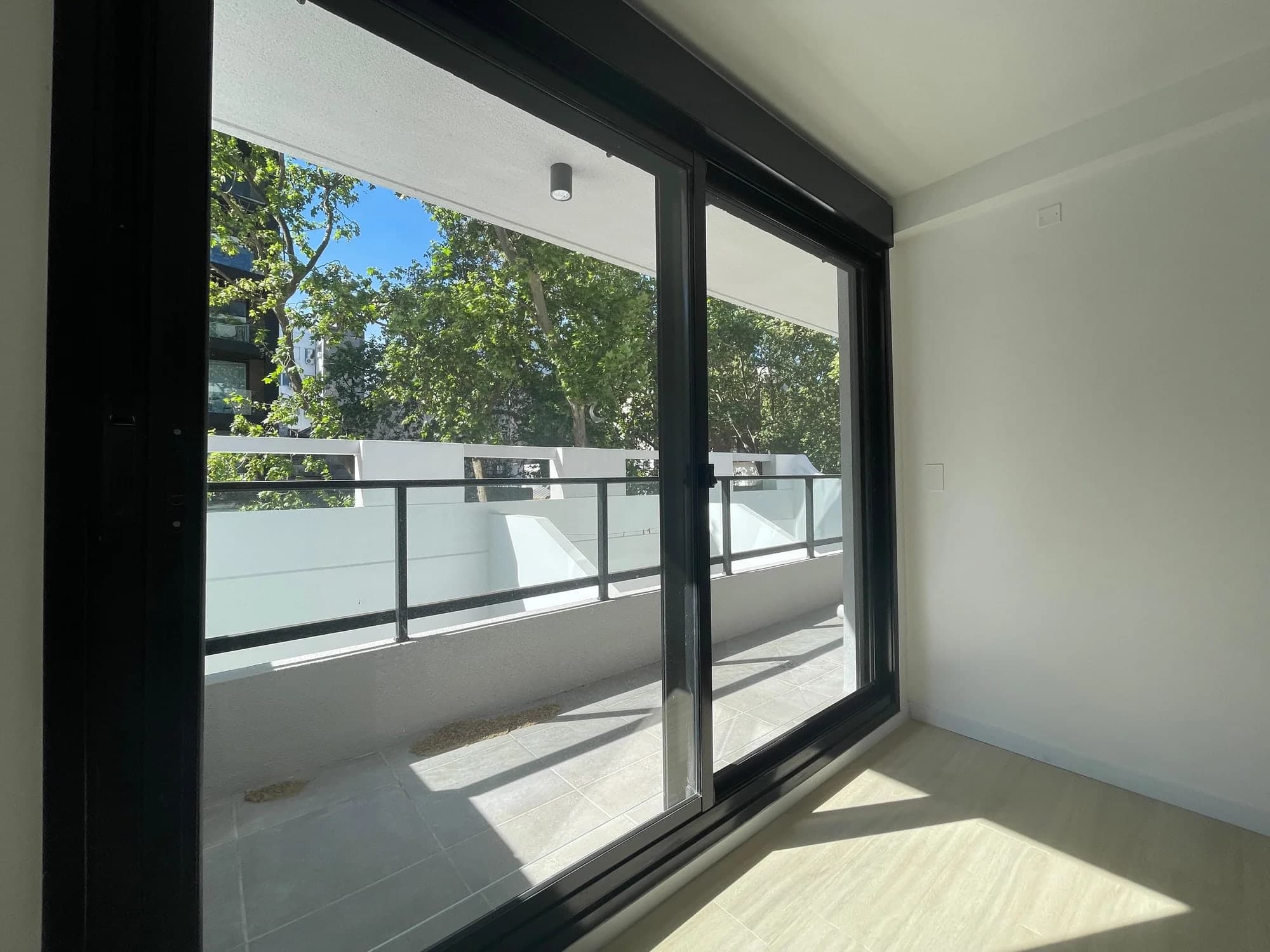 Apartamento de 1 dormitorio con Balcón al Frente con renta - Orientación NORTE en el Centro de Montevideo - Vista 7