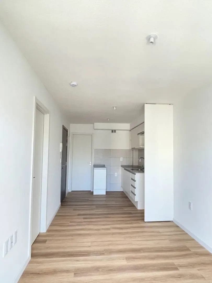 Apartamento 1 Dormitorio En Piso Alto Con Amplio Balcón Y Vista Norte - Con Renta - Beneficios De Ley Vis
