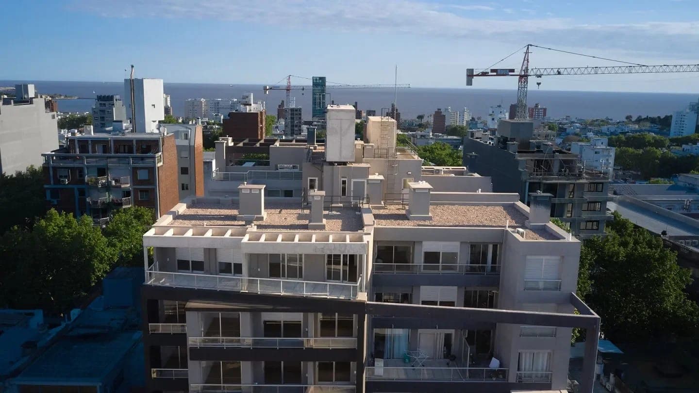 Apartamento 1 Dormitorio En Piso Alto Con Amplio Balcón Y Vista Norte - Con Renta - Beneficios De Ley Vis - Vista 22