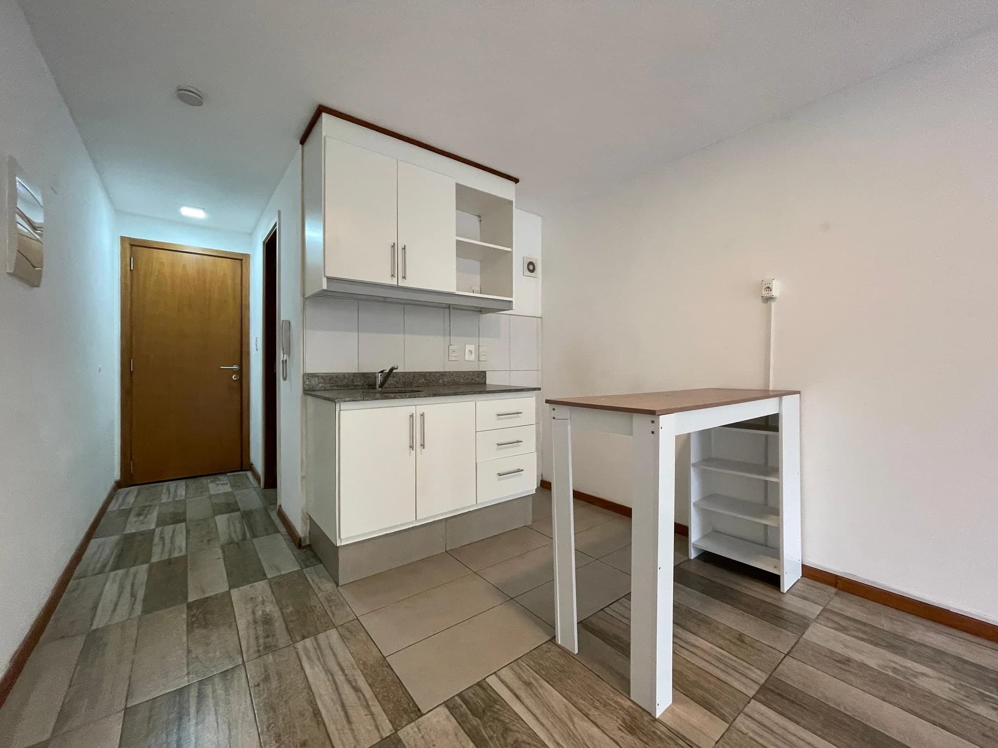 Alquiler Amplio Monoambiente en Cordón - Orientación Norte al Frente con balcón - Vista 5