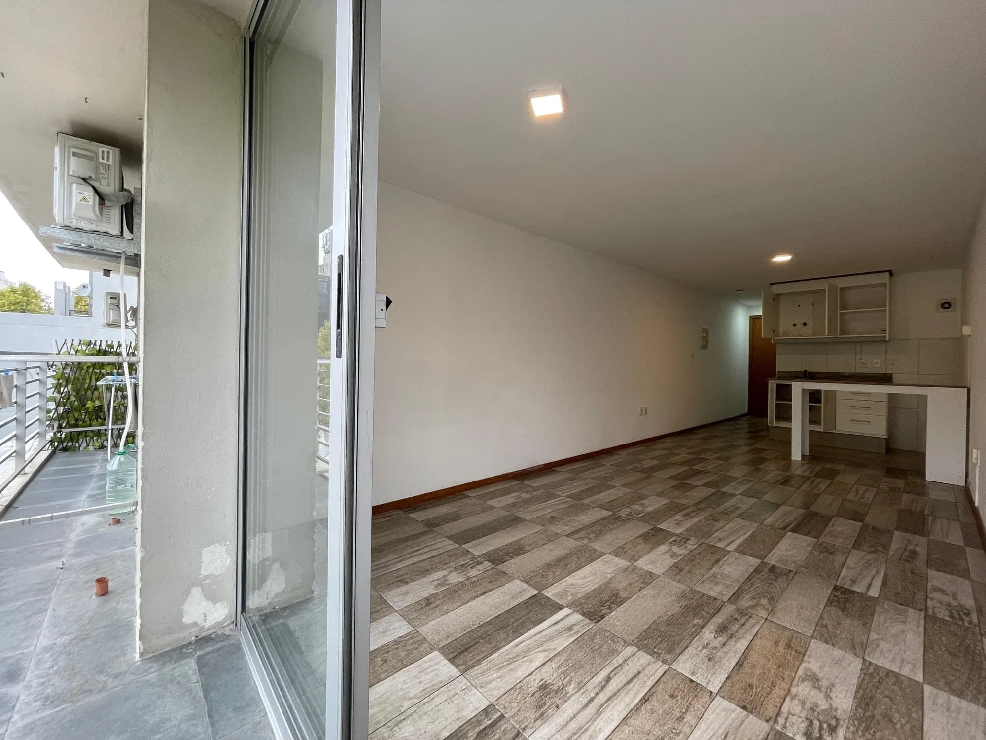 Alquiler Amplio Monoambiente en Cordón - Orientación Norte al Frente con balcón - Vista 10