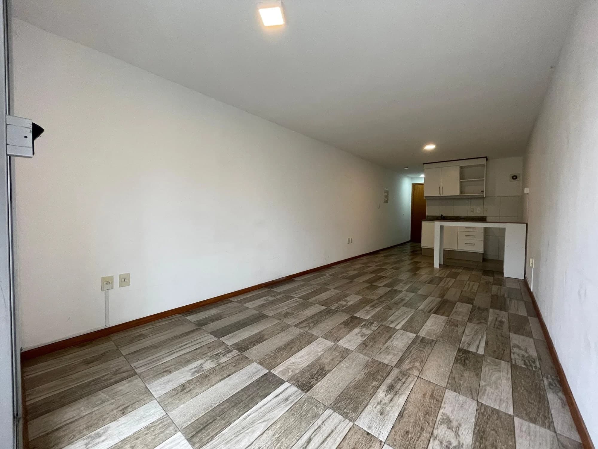 Alquiler Amplio Monoambiente en Cordón - Orientación Norte al Frente con balcón - Vista 11