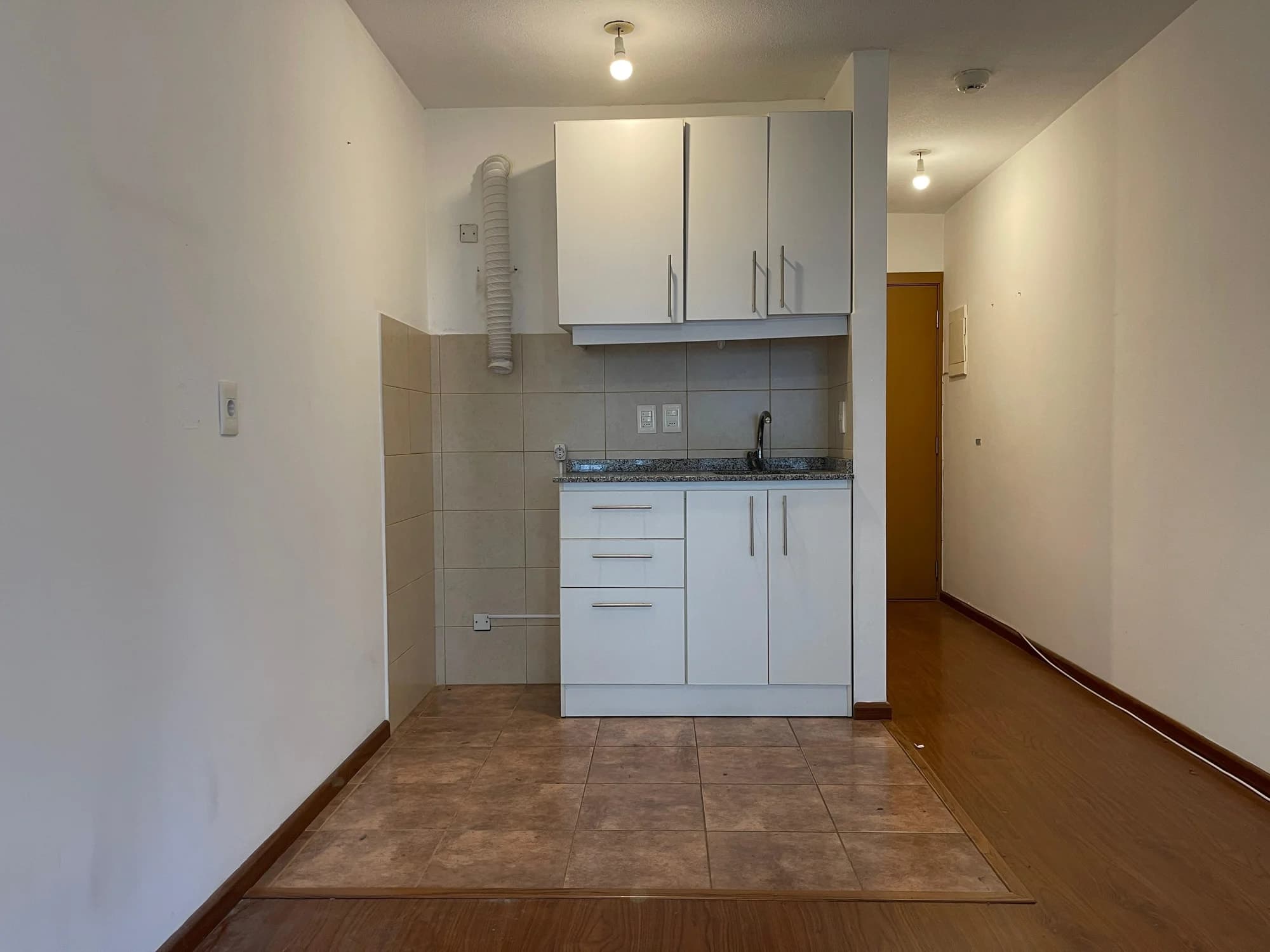 Alquiler monoambiente en Cordón con balcón al norte | A pasos de 18 de julio y de IMM - Vista 3