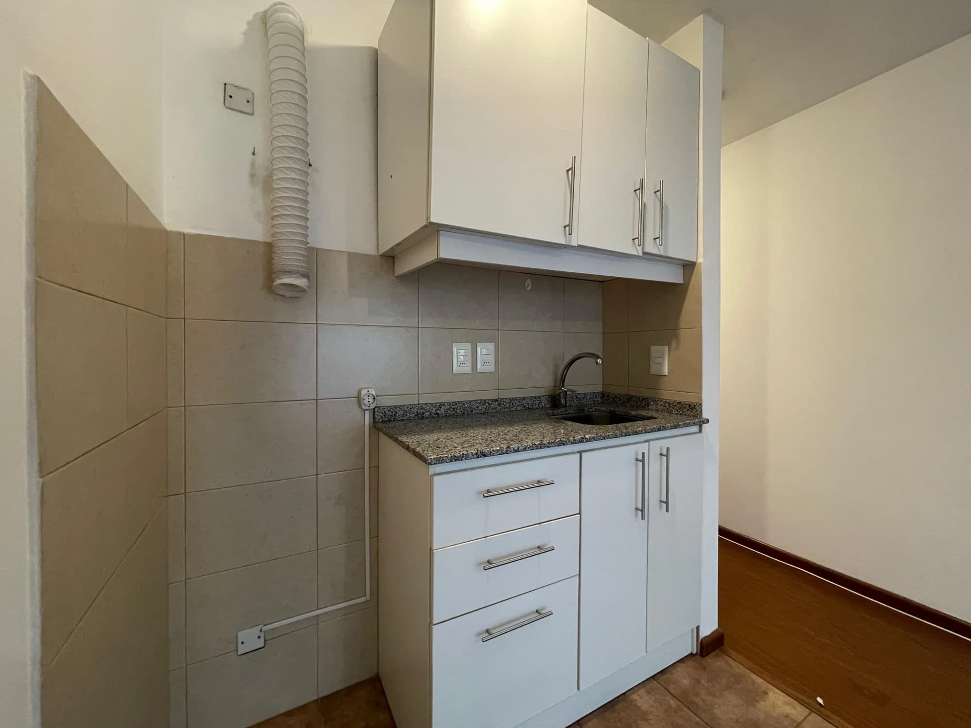 Alquiler monoambiente en Cordón con balcón al norte | A pasos de 18 de julio y de IMM - Vista 4