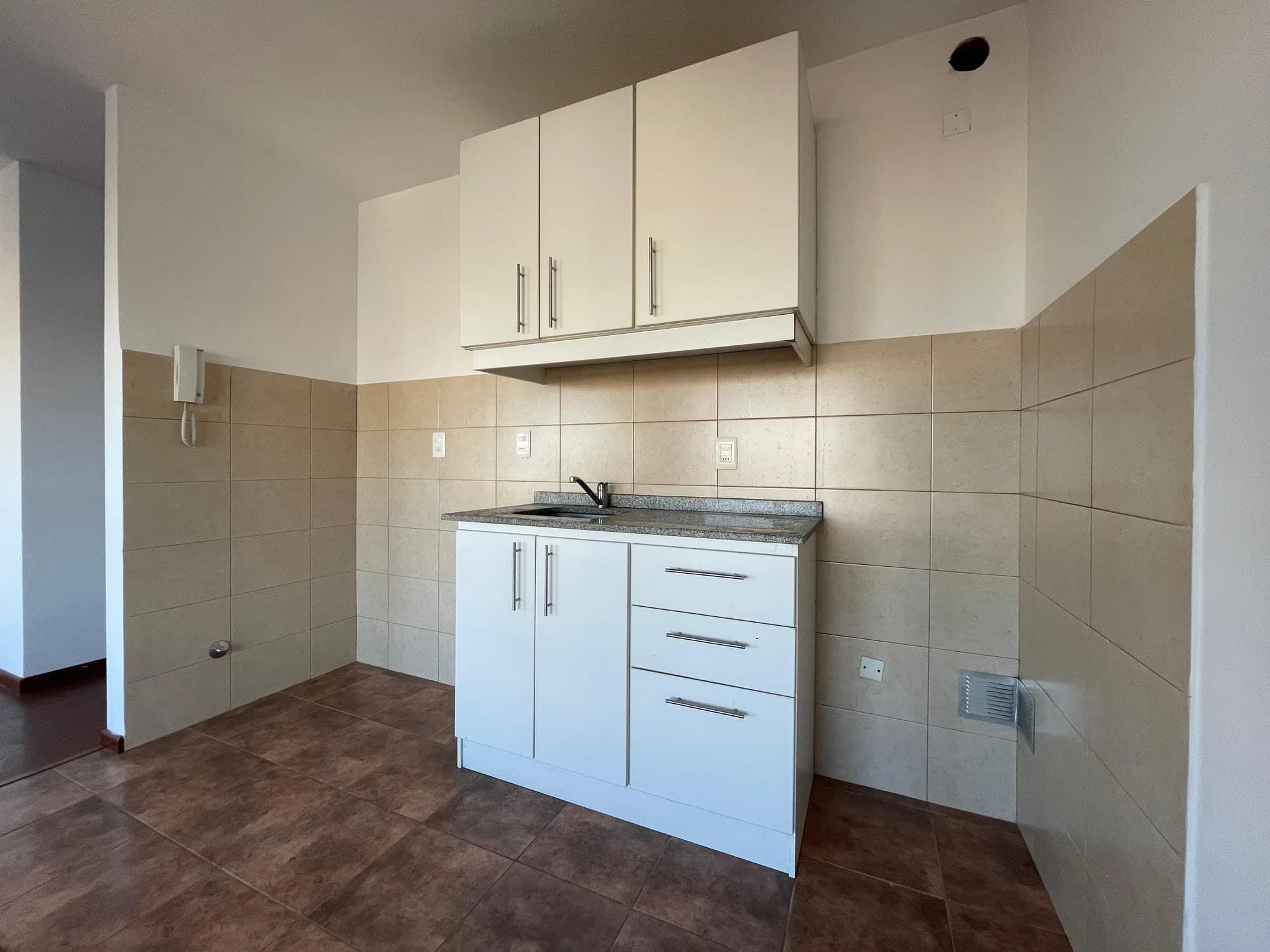 Alquiler amplio monoambiente en Cordón, a pasos de 18 de julio | Piso alto y vista abierta | Ideal para estudiantes - Vista 5