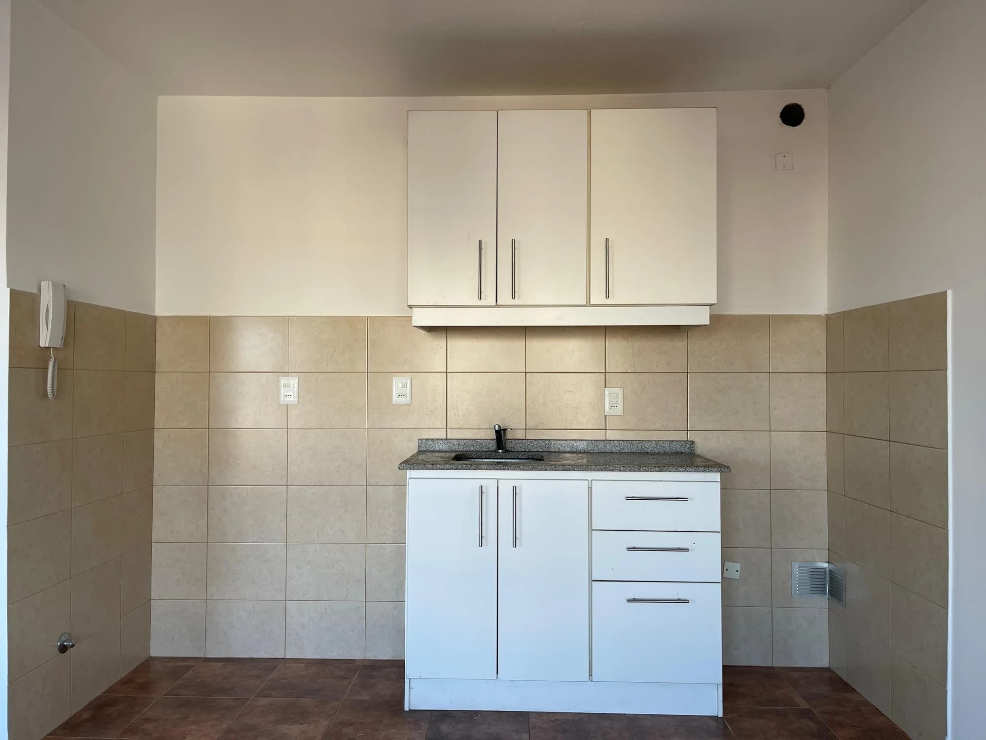 Alquiler amplio monoambiente en Cordón, a pasos de 18 de julio | Piso alto y vista abierta | Ideal para estudiantes - Vista 6