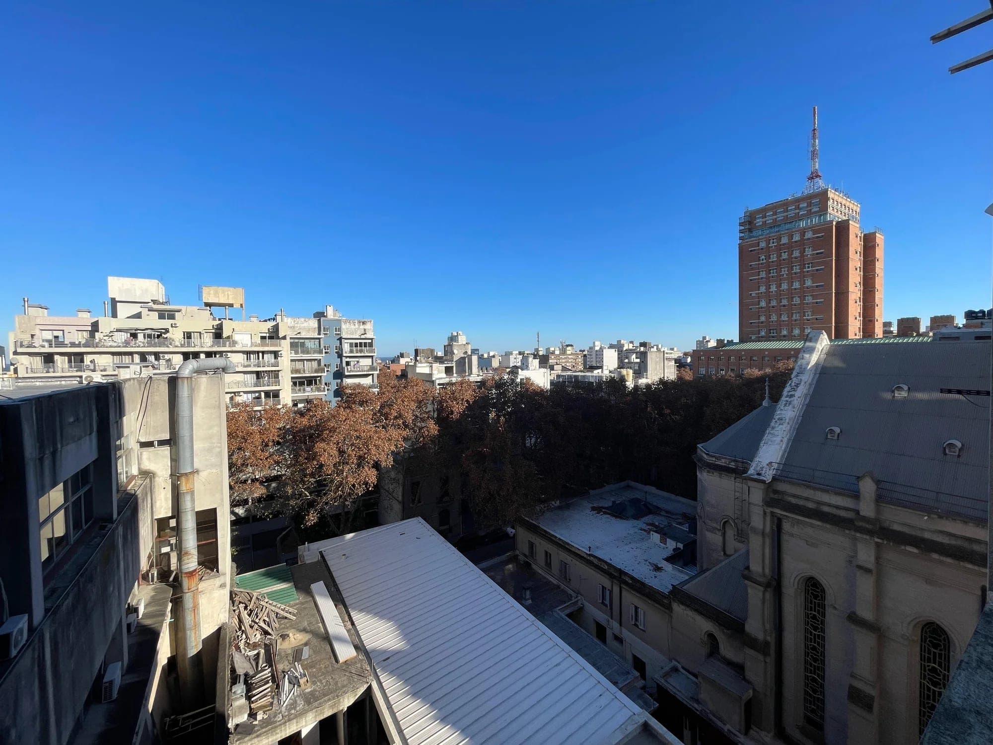 Alquiler amplio monoambiente en Cordón, a pasos de 18 de julio | Piso alto y vista abierta | Ideal para estudiantes - Vista 4