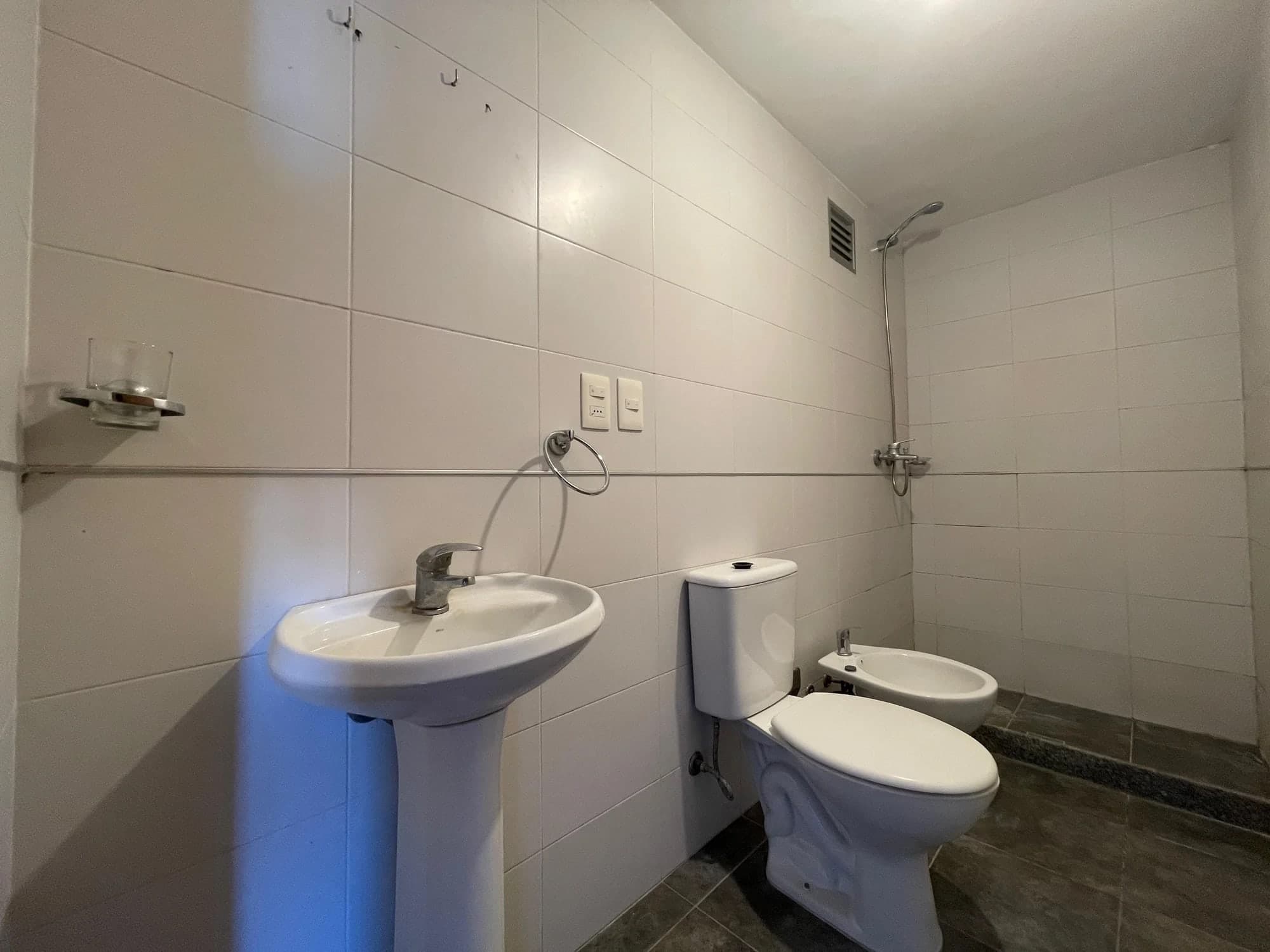 Alquiler amplio monoambiente en Cordón, a pasos de 18 de julio | Piso alto y vista abierta | Ideal para estudiantes - Vista 8
