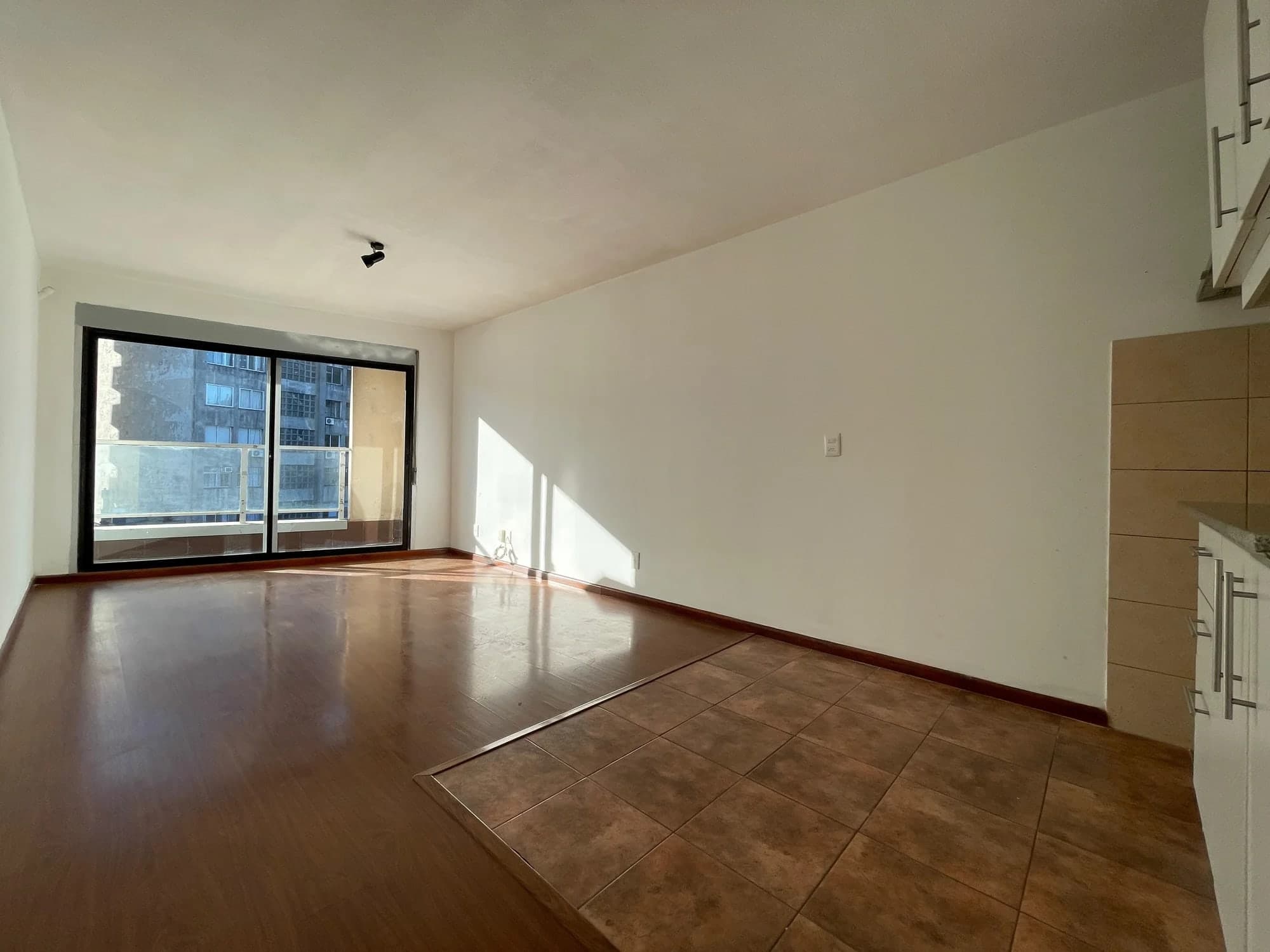Alquiler monoambiente piso 9 con balcón al Norte | Cordón, a pasos de 18 de julio e IMM.