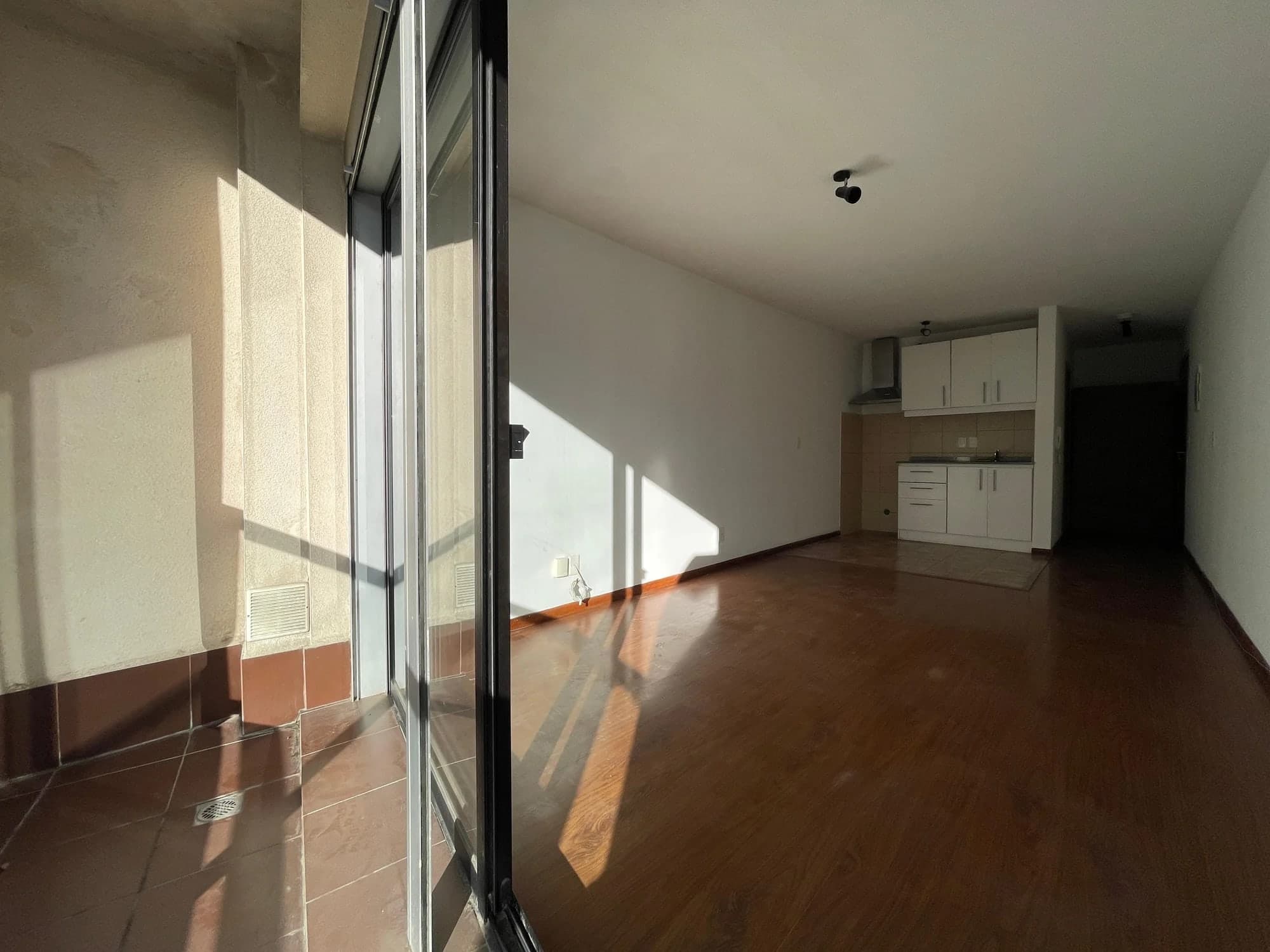 Alquiler monoambiente piso 9 con balcón al Norte | Cordón, a pasos de 18 de julio e IMM. - Vista 4