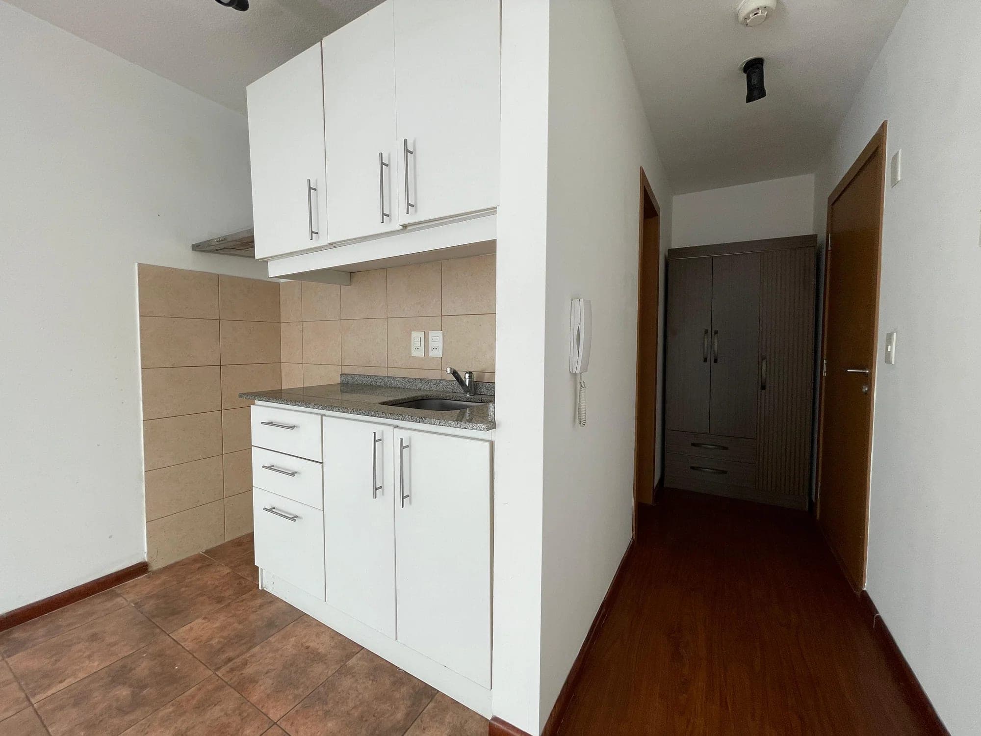 Alquiler monoambiente piso 9 con balcón al Norte | Cordón, a pasos de 18 de julio e IMM. - Vista 7