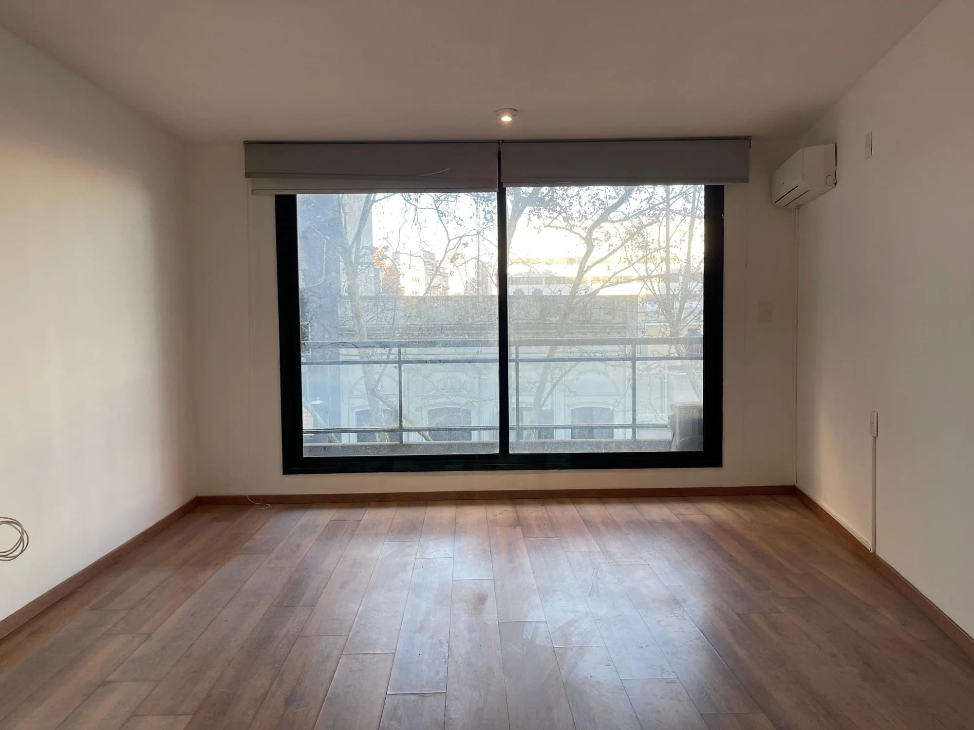 Alquiler amplio monoambiente en Cordón, a pasos de 18 de julio | Ideal para estudaintes | Con balcón y amenities - Vista 2