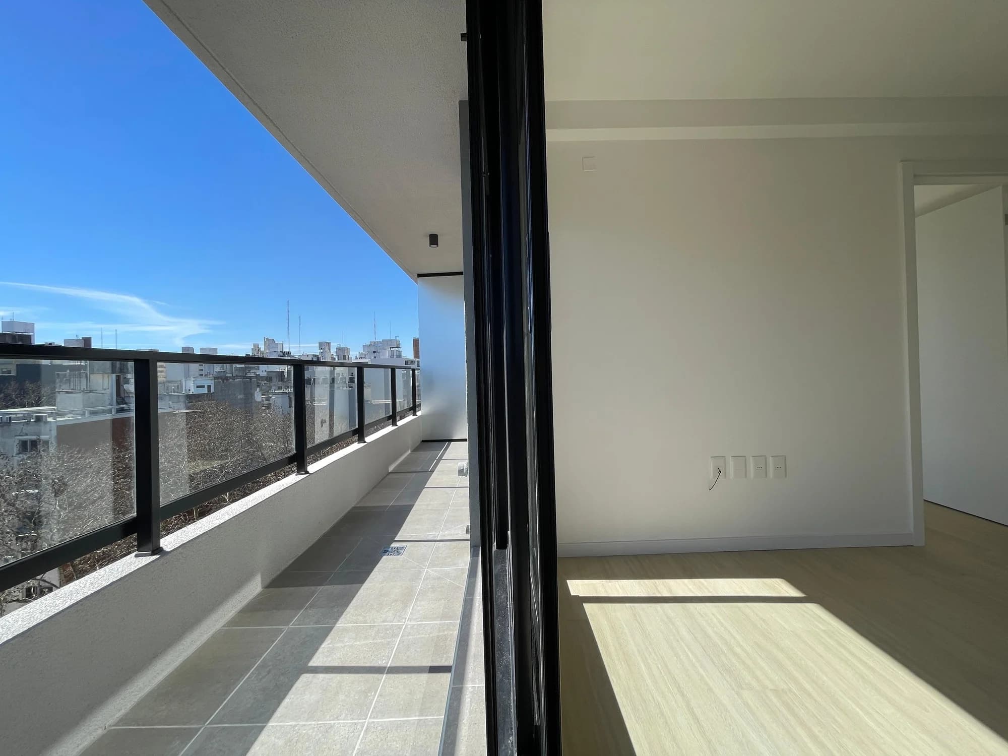 Apartamento En Venta De Un Dormitorio - Ley VIS - A Estrenar, piso alto, con amplia terraza, Orientación Norte - Centro, Montevideo - Vista 4