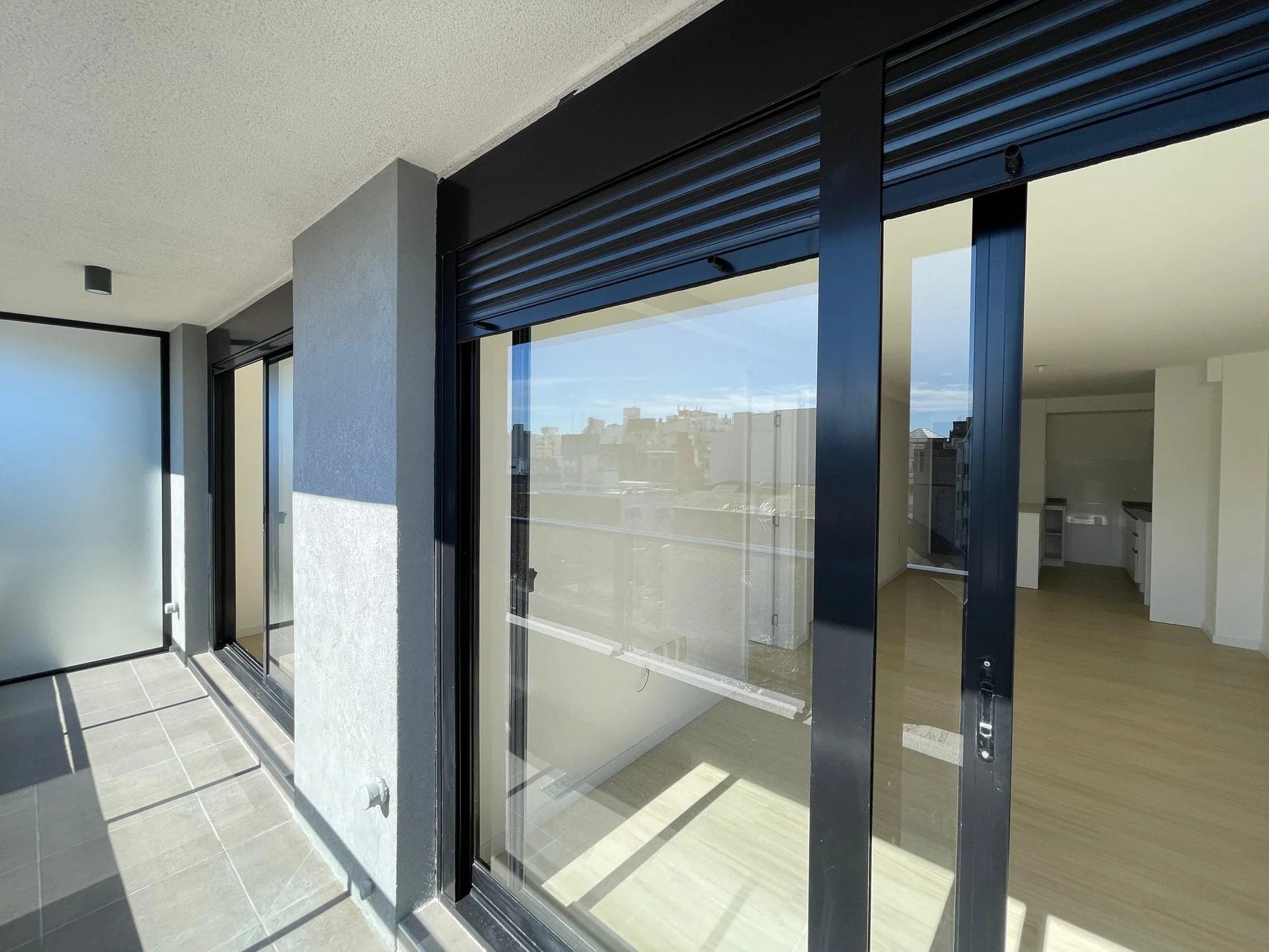 Apartamento En Venta De Un Dormitorio - Ley VIS - A Estrenar, piso alto, con amplia terraza, Orientación Norte - Centro, Montevideo - Vista 5