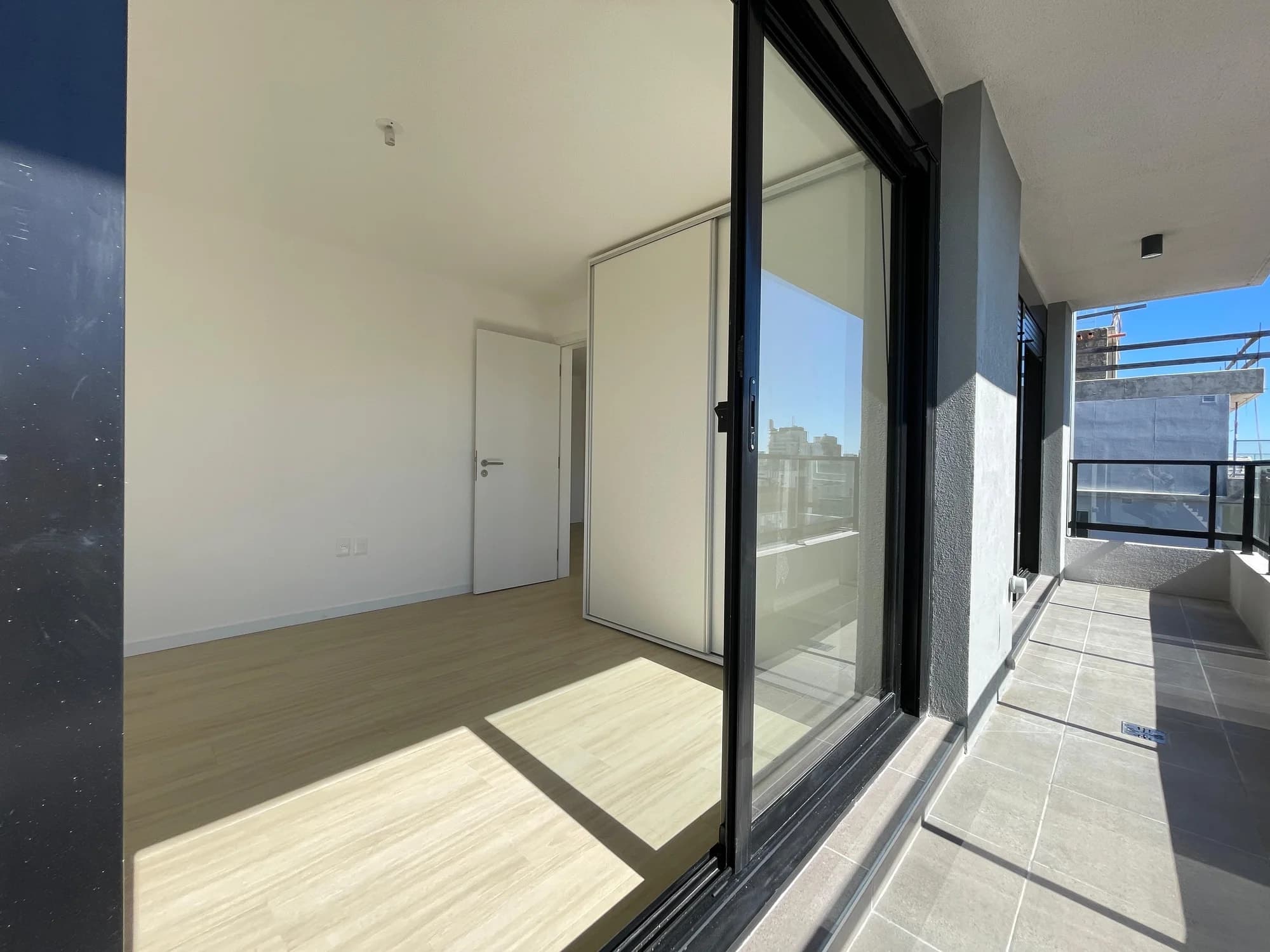 Apartamento En Venta De Un Dormitorio - Ley VIS - A Estrenar, piso alto, con amplia terraza, Orientación Norte - Centro, Montevideo - Vista 7