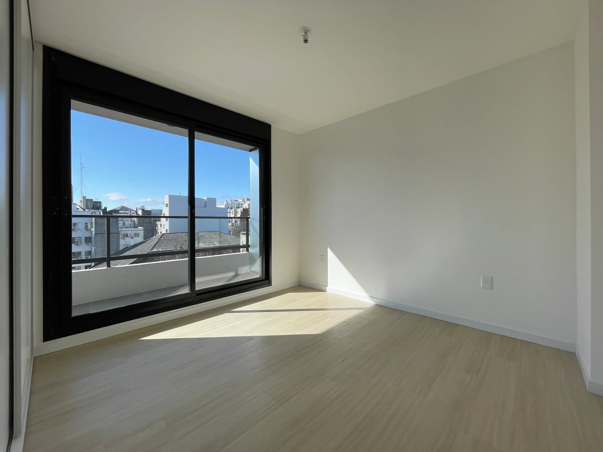 Apartamento En Venta De Un Dormitorio - Ley VIS - A Estrenar, piso alto, con amplia terraza, Orientación Norte - Centro, Montevideo - Vista 11