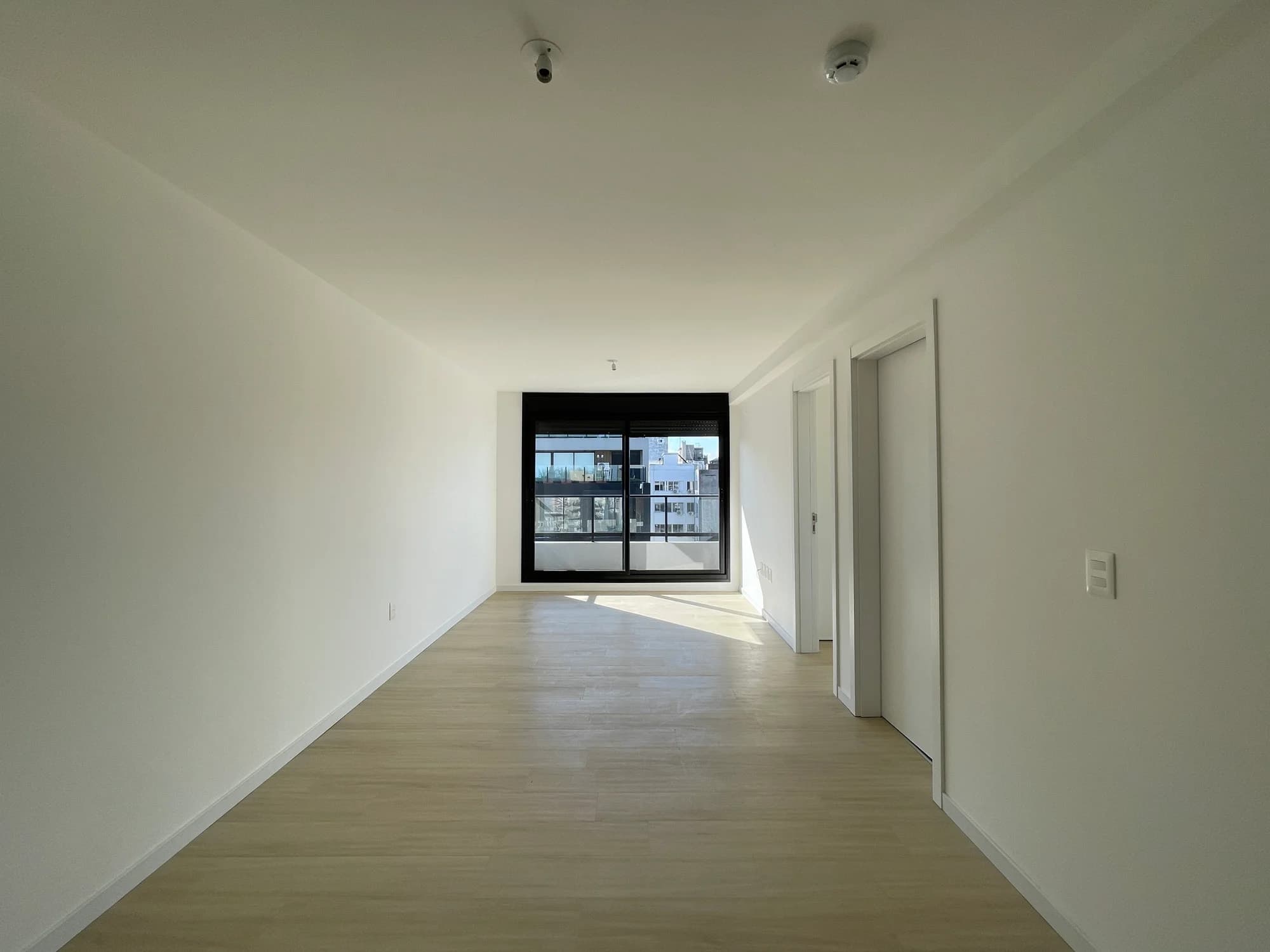 Apartamento En Venta De Un Dormitorio - Ley VIS - A Estrenar, piso alto, con amplia terraza, Orientación Norte - Centro, Montevideo - Vista 24