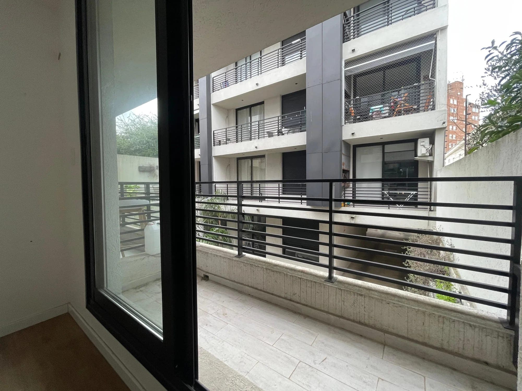 Alquiler monoambiente en Malvín con balcón | A pasos de Plaza de los Olimpicos - Vista 3