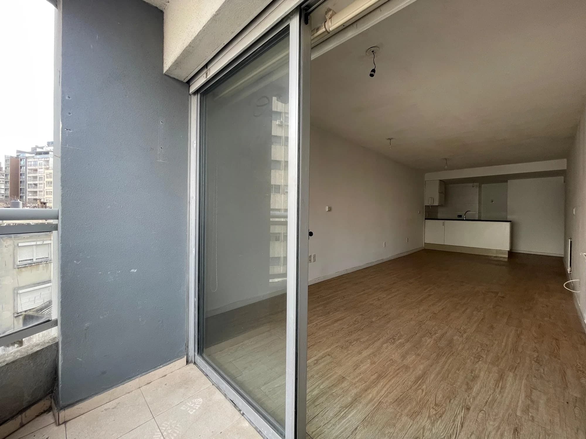 Alquiler monoambiente en Pocitos con balcón | A pasos de la rambla y de Montevideo Shopping