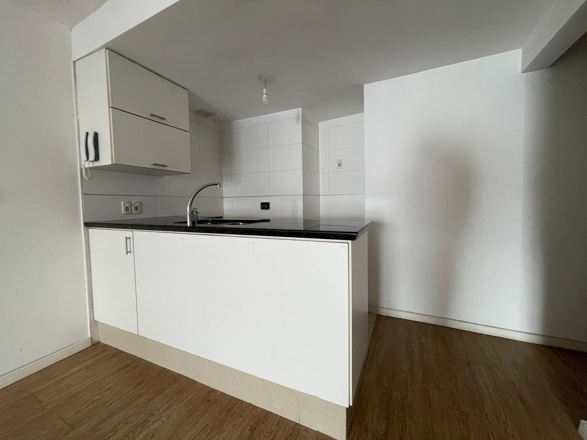 Alquiler monoambiente en Pocitos con balcón | A pasos de la rambla y de Montevideo Shopping - Vista 8