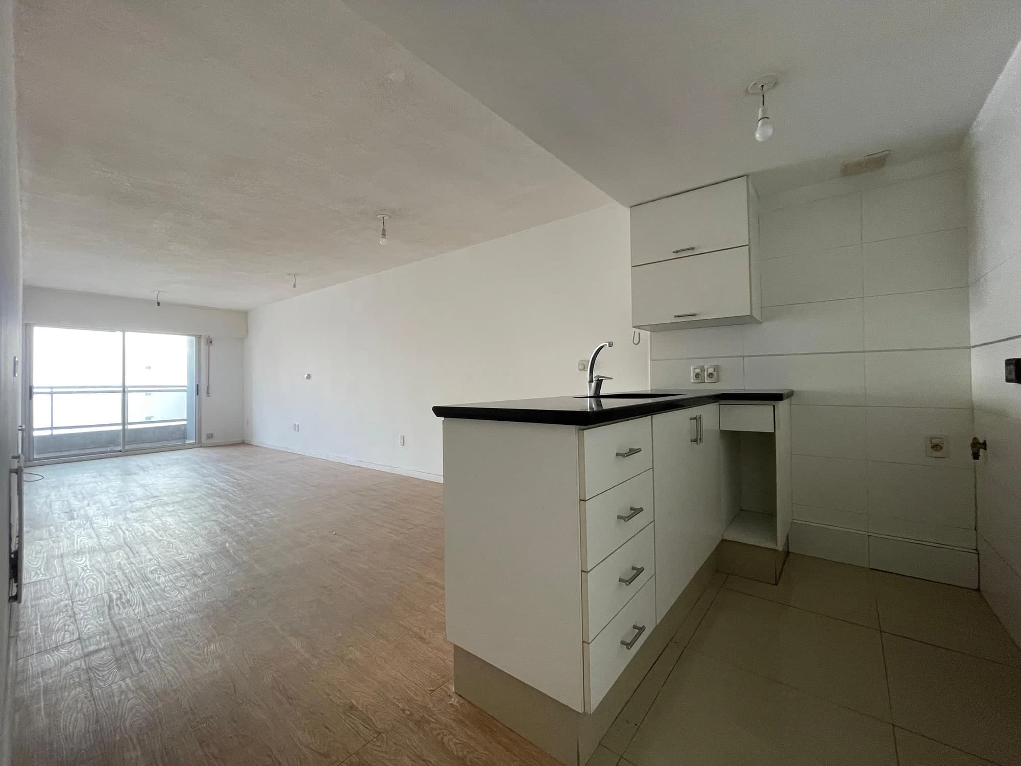 Alquiler monoambiente en Pocitos con balcón | A pasos de la rambla y de Montevideo Shopping - Vista 9