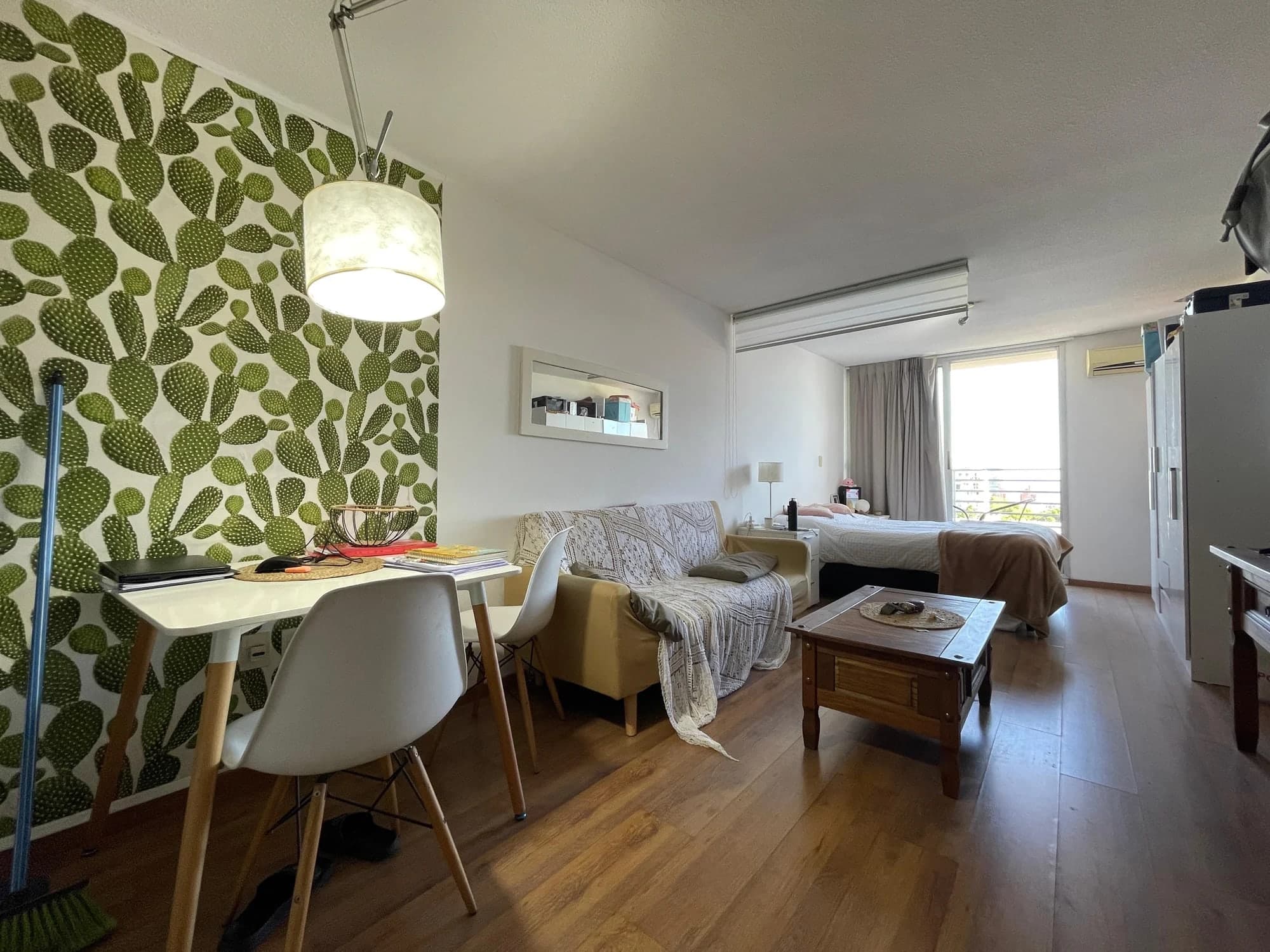 Alquiler de amplio monoambiente en Cordón con balcón y vista al mar | A pasos de la IMM y Av. 18 de julio.