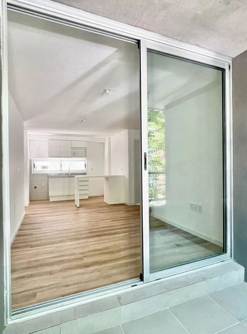 Alquiler amplio apartamento de 2 dormitorios en Cordón | Con balcón al frente y terraza lavadero