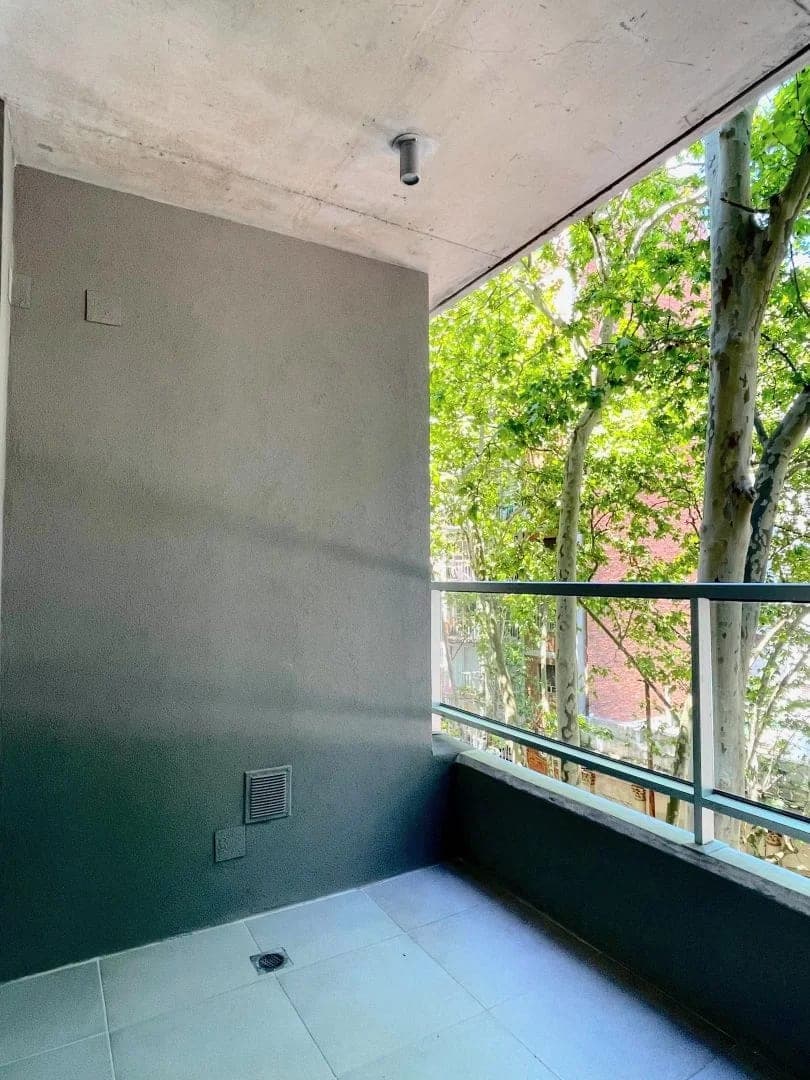 Alquiler amplio apartamento de 2 dormitorios en Cordón | Con balcón al frente y terraza lavadero - Vista 2