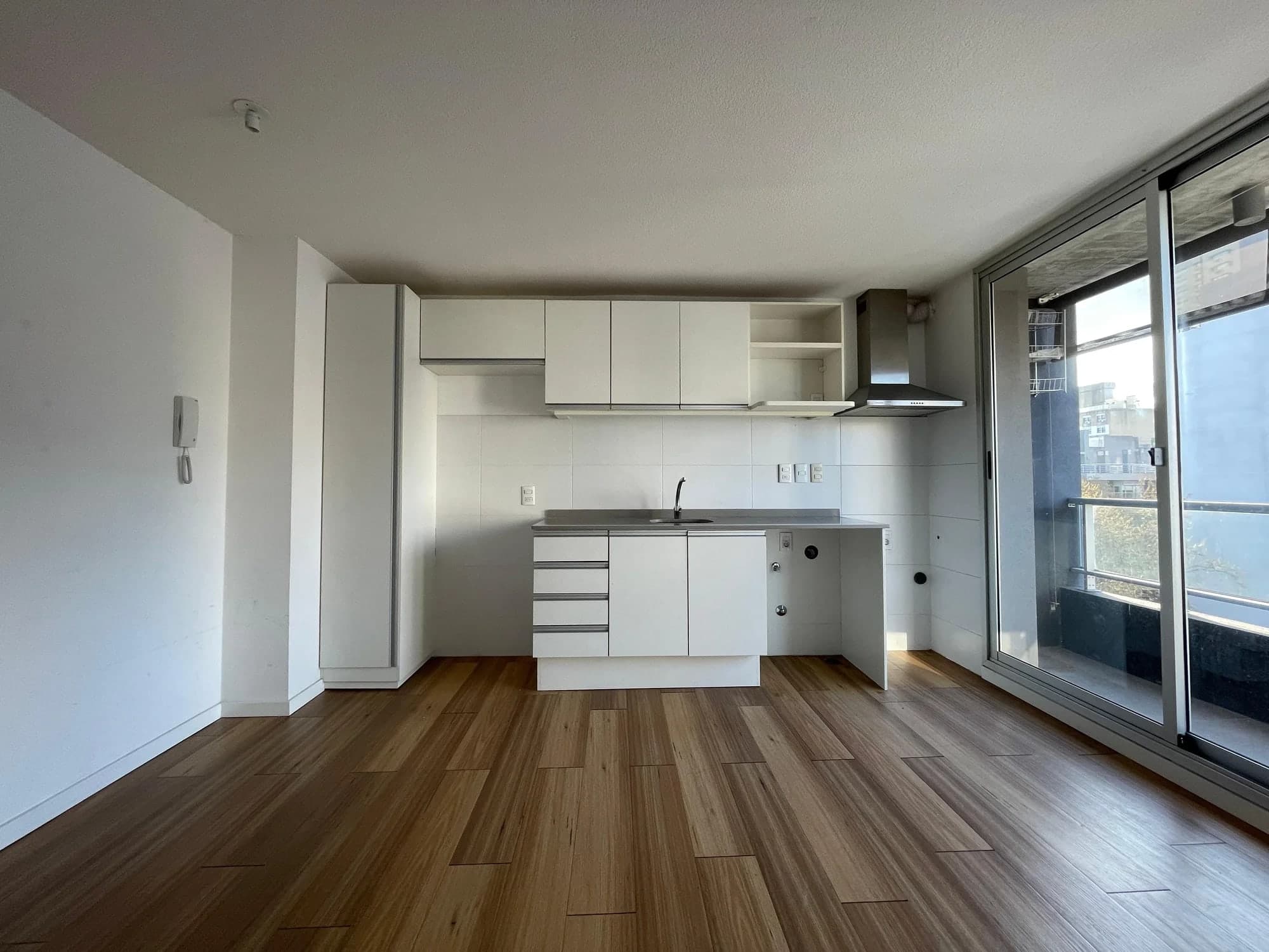 Amplio apartamento de 1 dormitorio en Cordón | Al balcón al norte, renta inmediata y Ley VIS. - Vista 3