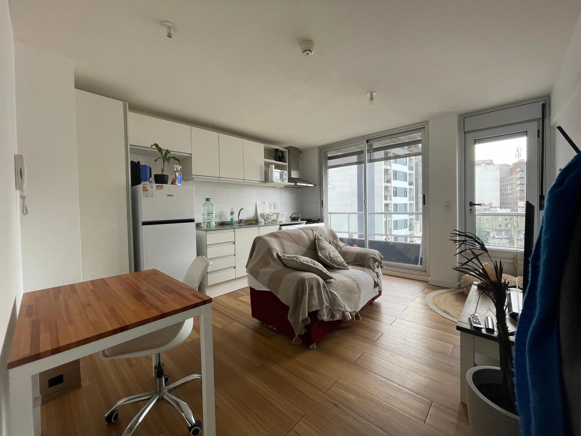 Amplio apartamento de 1 dormitorio en Cordón | Al balcón al norte, renta inmediata y Ley VIS. - Vista 4