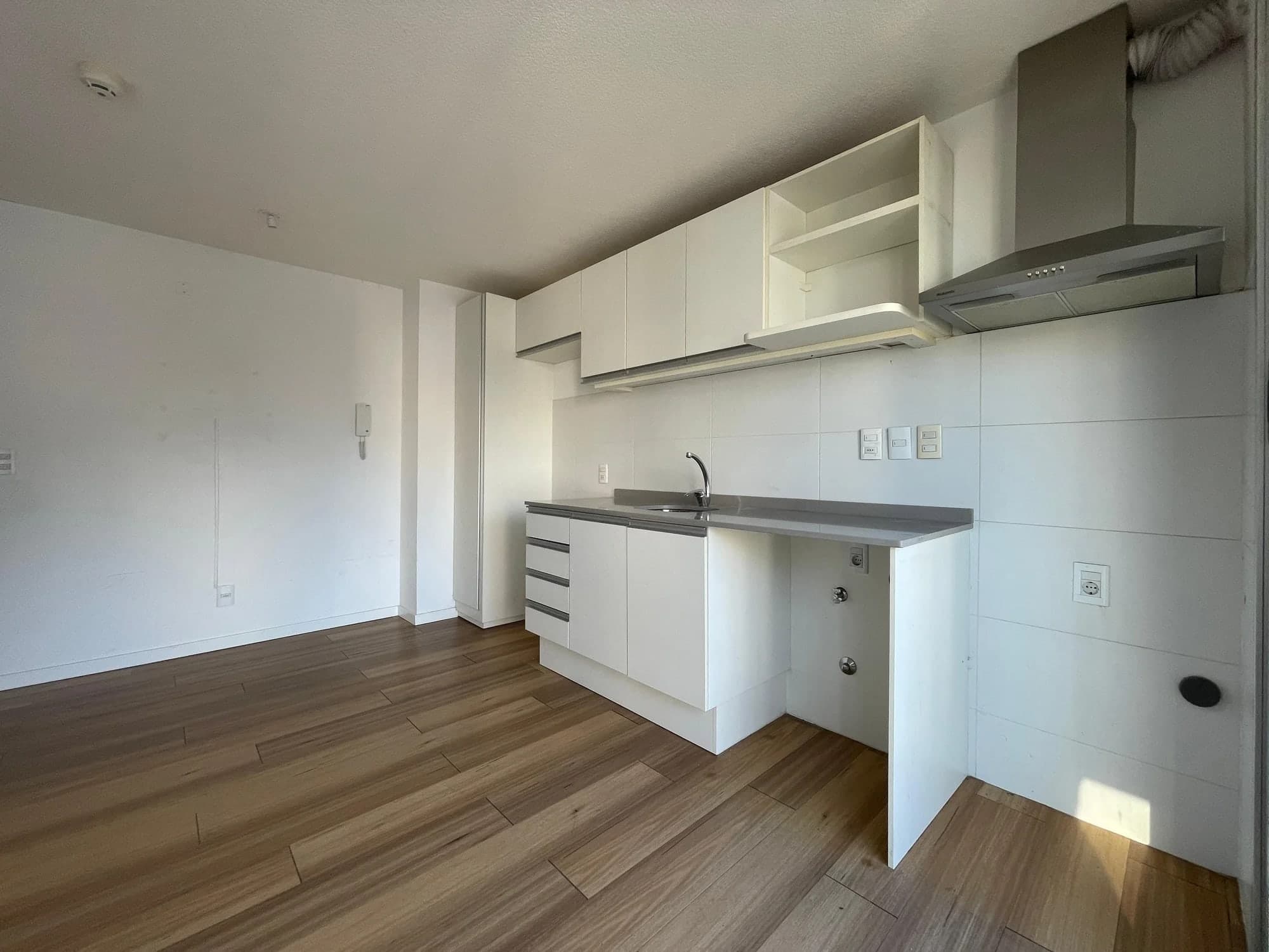 Amplio apartamento de 1 dormitorio en Cordón | Al balcón al norte, renta inmediata y Ley VIS. - Vista 6