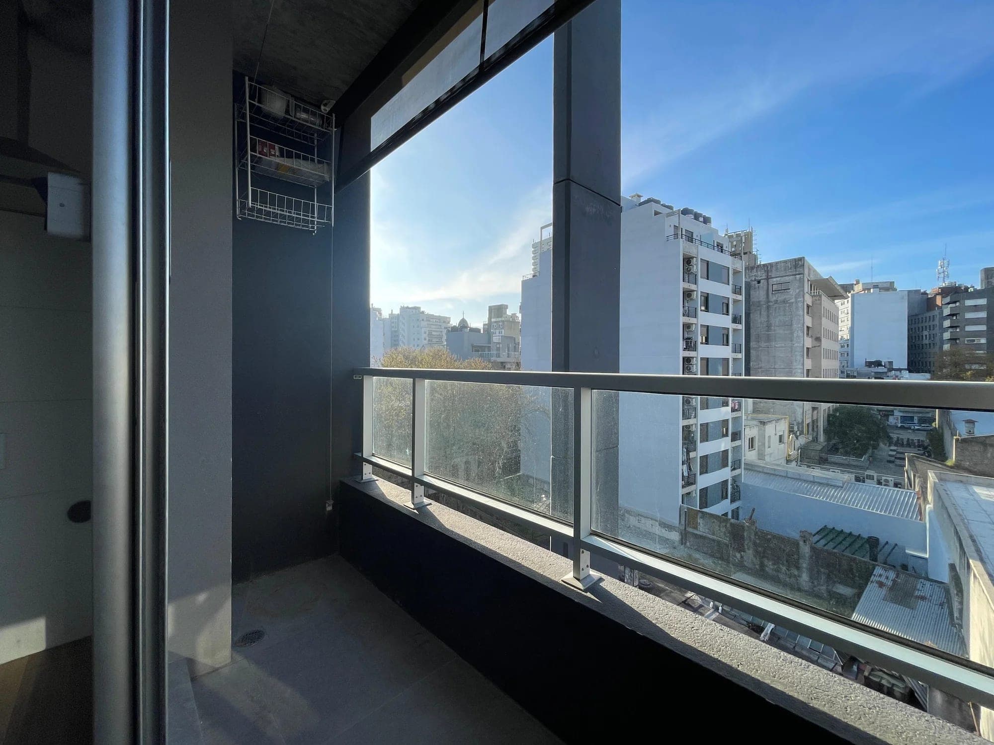 Amplio apartamento de 1 dormitorio en Cordón | Al balcón al norte, renta inmediata y Ley VIS. - Vista 8