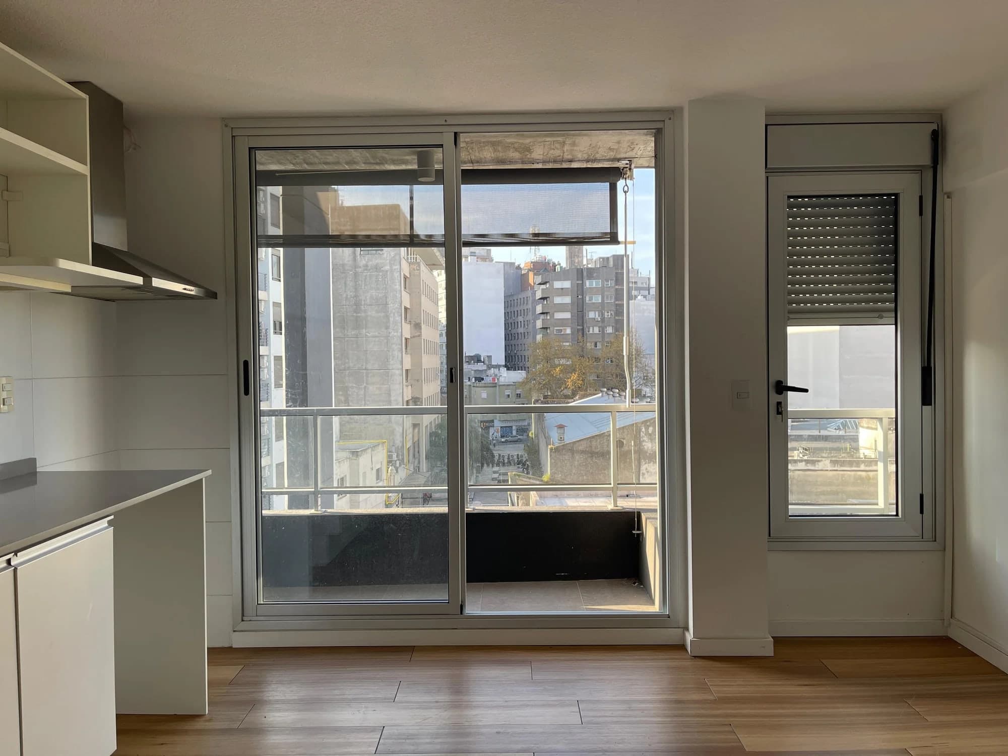 Amplio apartamento de 1 dormitorio en Cordón | Al balcón al norte, renta inmediata y Ley VIS. - Vista 9