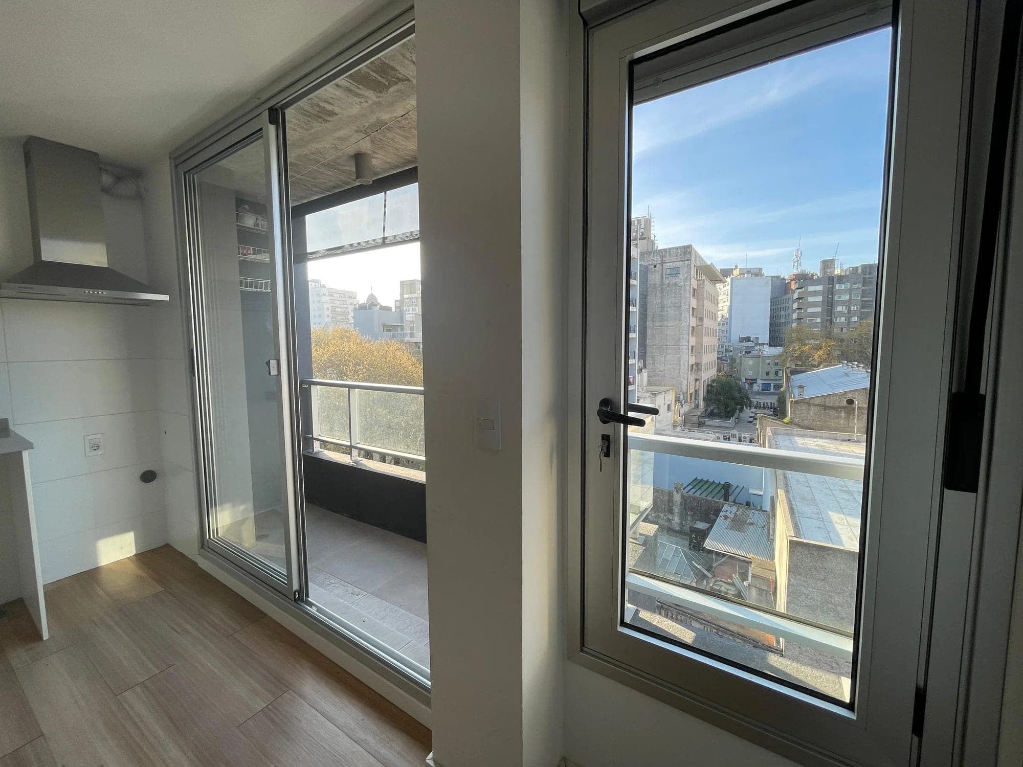 Amplio apartamento de 1 dormitorio en Cordón | Al balcón al norte, renta inmediata y Ley VIS. - Vista 10