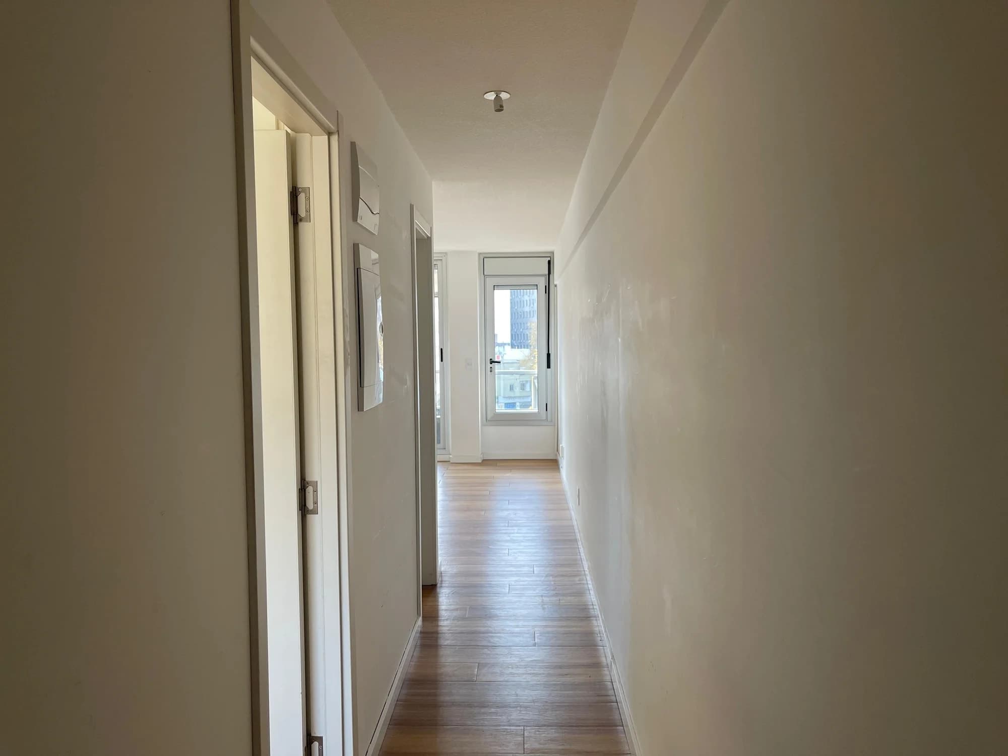 Amplio apartamento de 1 dormitorio en Cordón | Al balcón al norte, renta inmediata y Ley VIS. - Vista 12