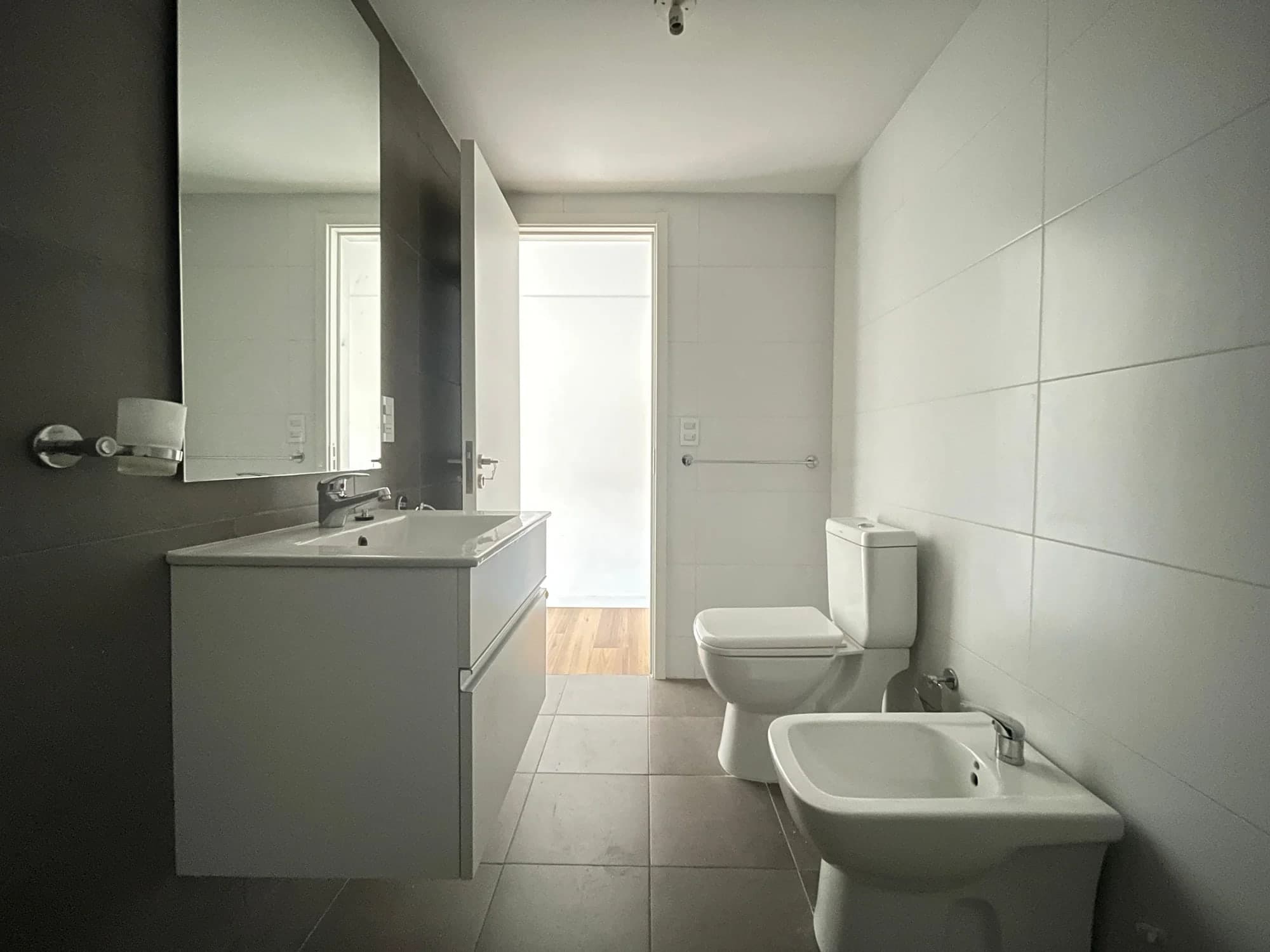 Amplio apartamento de 1 dormitorio en Cordón | Al balcón al norte, renta inmediata y Ley VIS. - Vista 16