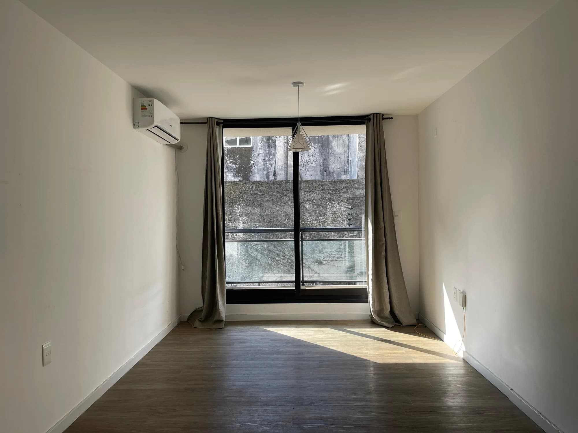 Alquiler de luminoso monoambiente en Malvín con balcón | Al Norte en edificio con amenities