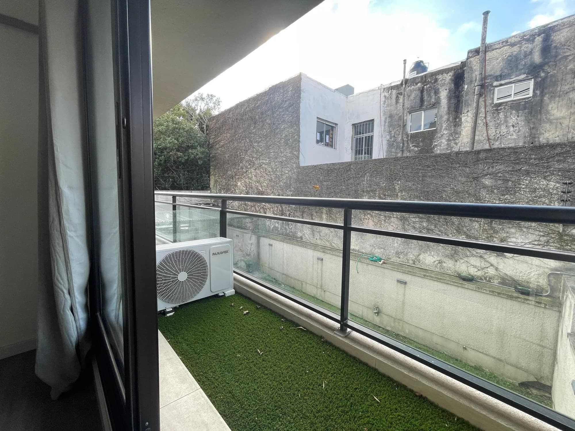 Alquiler de luminoso monoambiente en Malvín con balcón | Al Norte en edificio con amenities - Vista 2