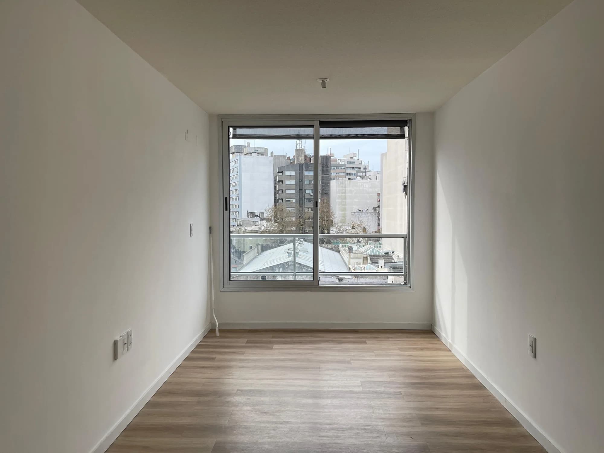 Alquiler luminoso apartamento con blacón de un dormitorio | En piso alto con orientación Norte