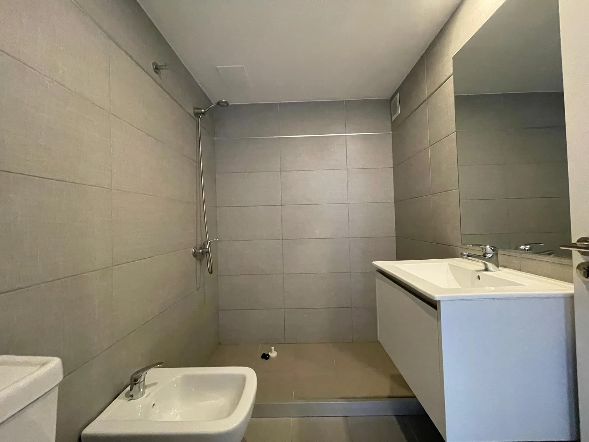 Alquiler luminoso apartamento con blacón de un dormitorio | En piso alto con orientación Norte - Vista 11