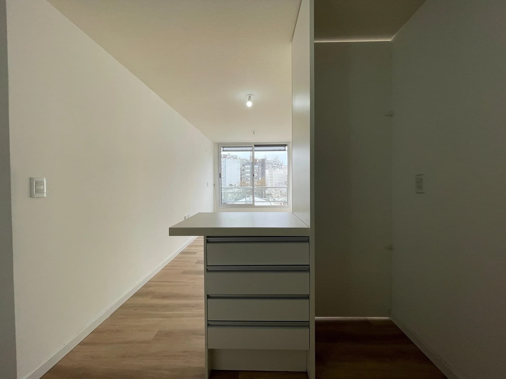 Alquiler luminoso apartamento con blacón de un dormitorio | En piso alto con orientación Norte - Vista 3
