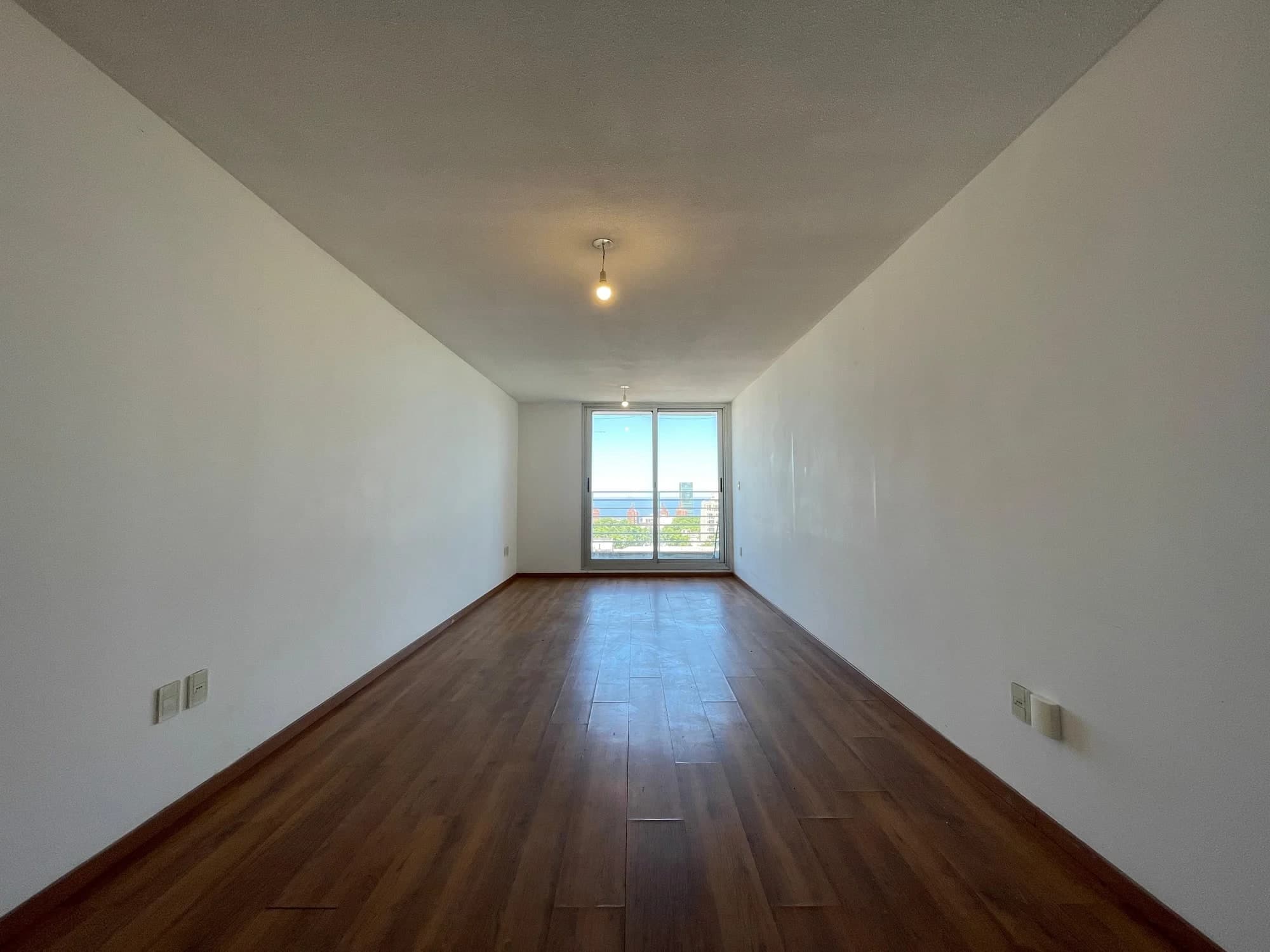 Alquiler monoambiente en piso alto con vista al mar | A pasos de IMM y Av. 18 de julio - Vista 2