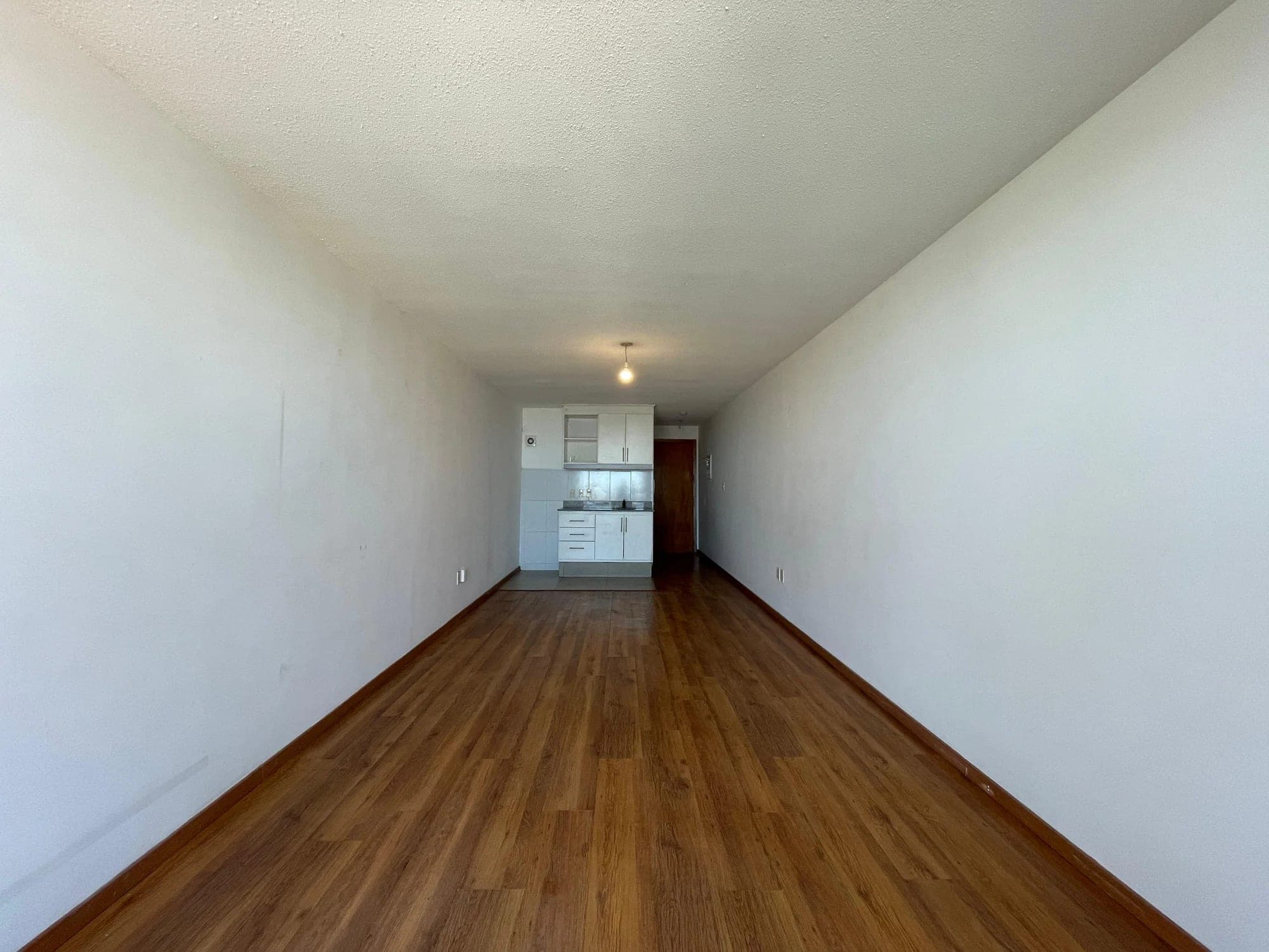 Alquiler monoambiente en piso alto con vista al mar | A pasos de IMM y Av. 18 de julio - Vista 6
