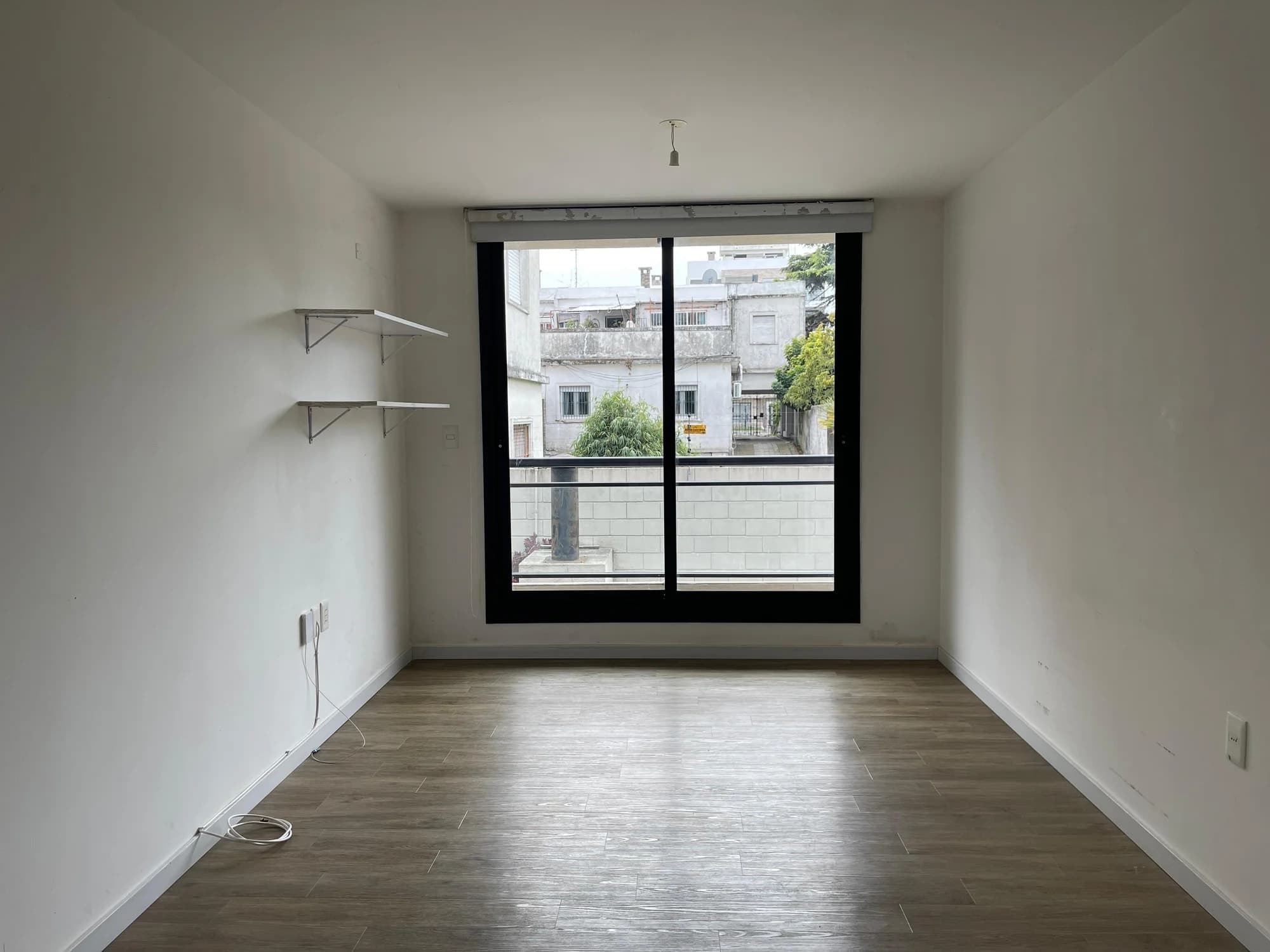 Alquiler de luminoso monoambiente con balcón en Malvin - Vista 2