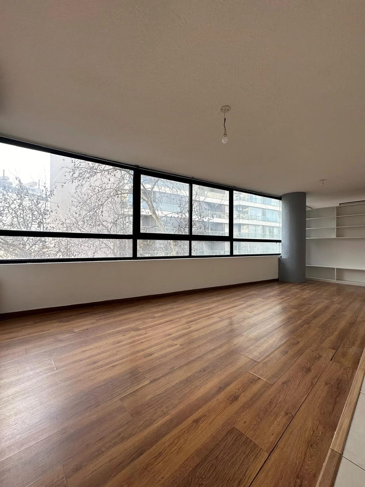 Venta de amplio apartamento de un dormitorio con renta en Cordón