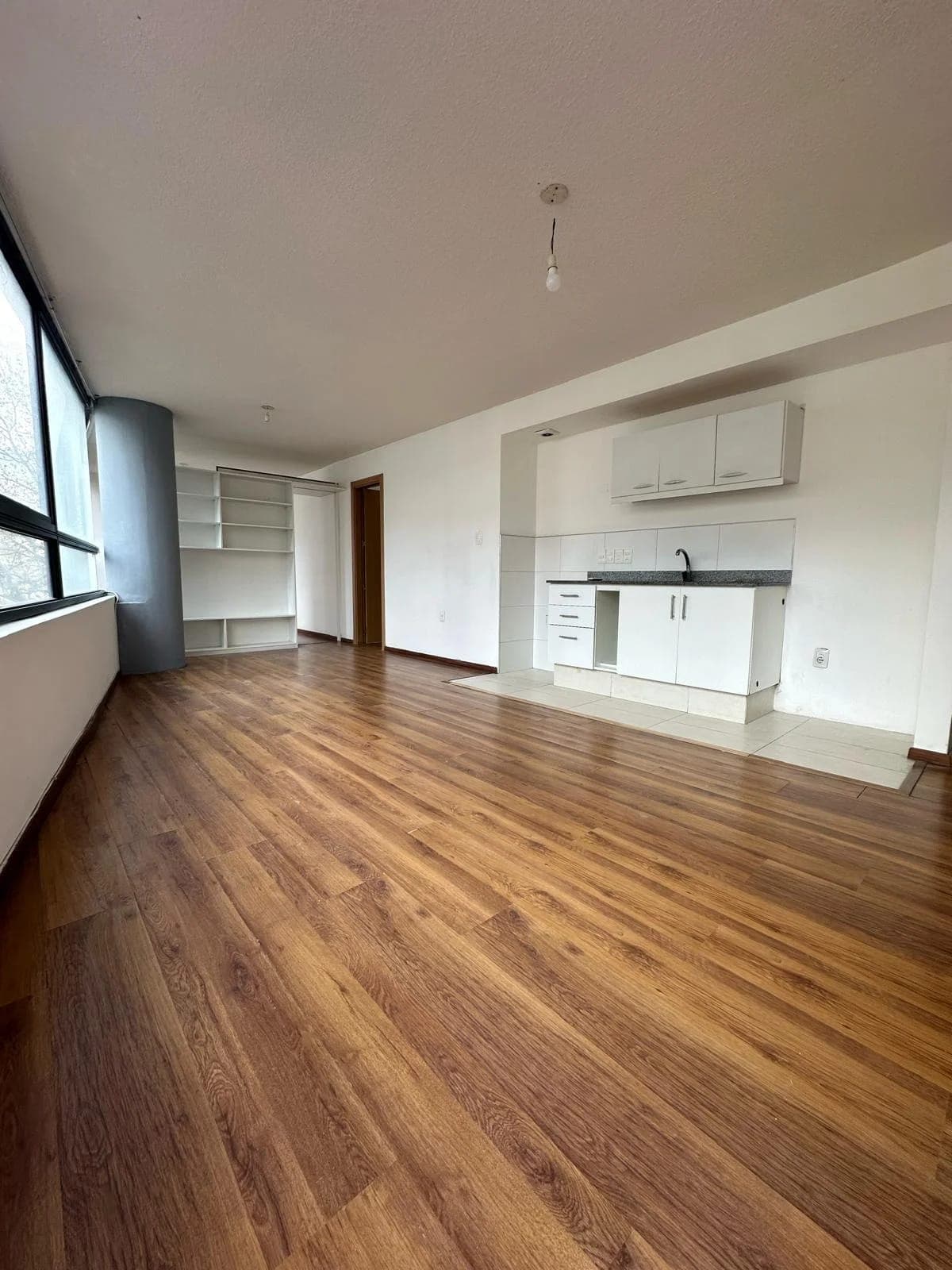 Venta de amplio apartamento de un dormitorio con renta en Cordón - Vista 2