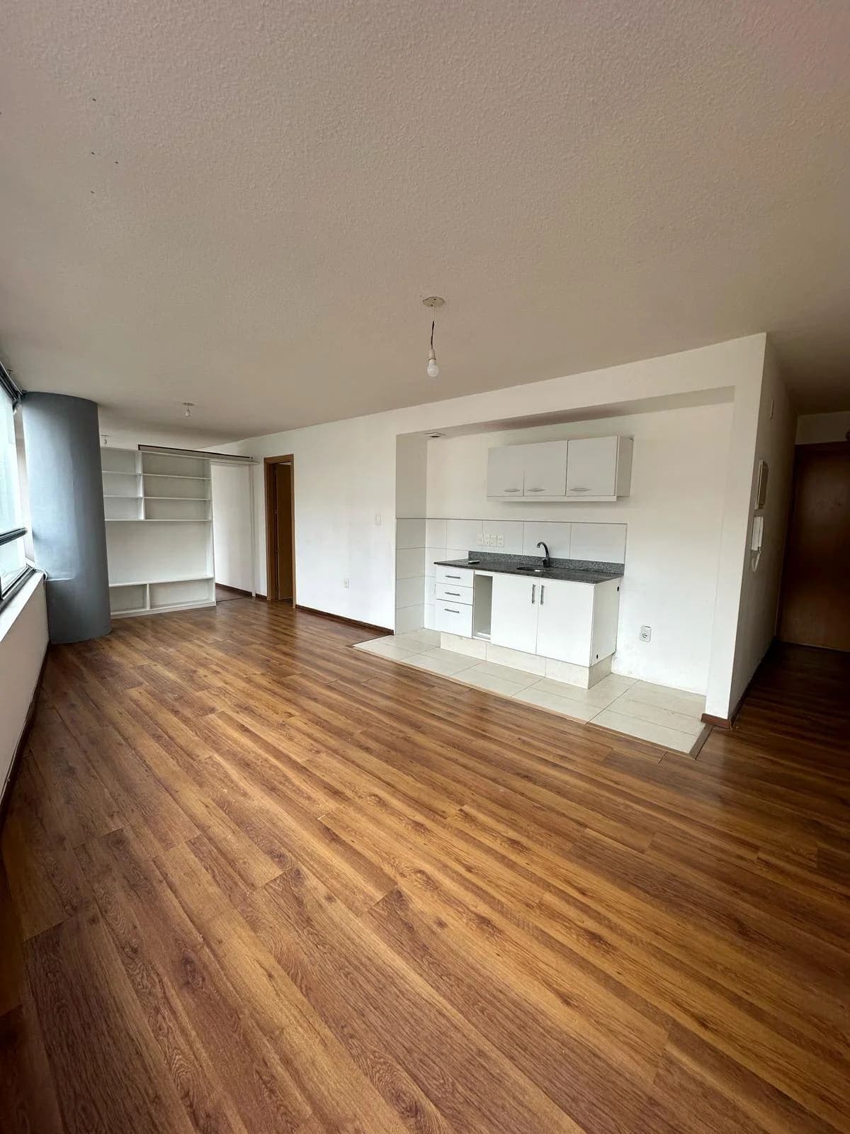 Venta de amplio apartamento de un dormitorio con renta en Cordón - Vista 3