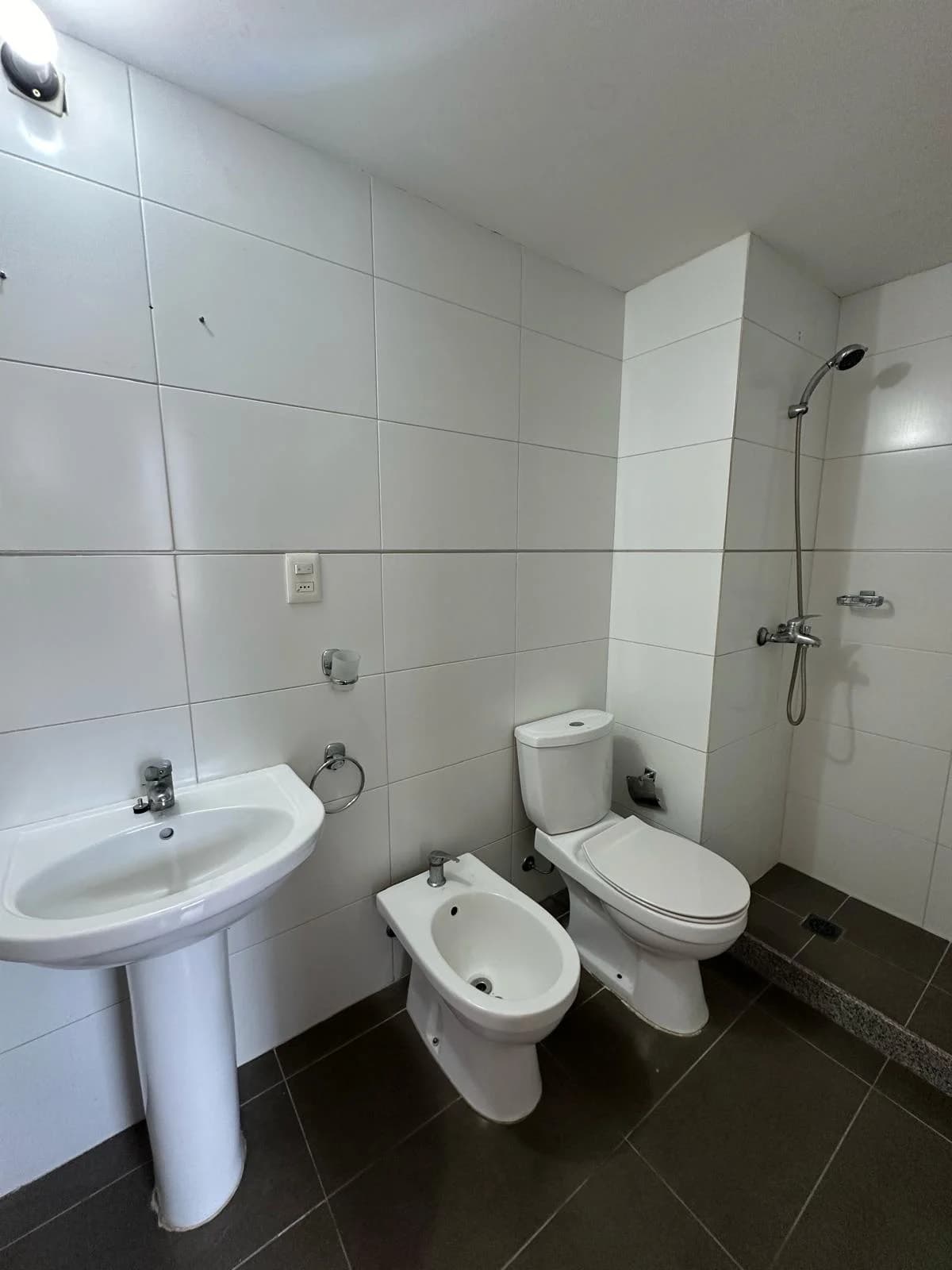 Venta de amplio apartamento de un dormitorio con renta en Cordón - Vista 11
